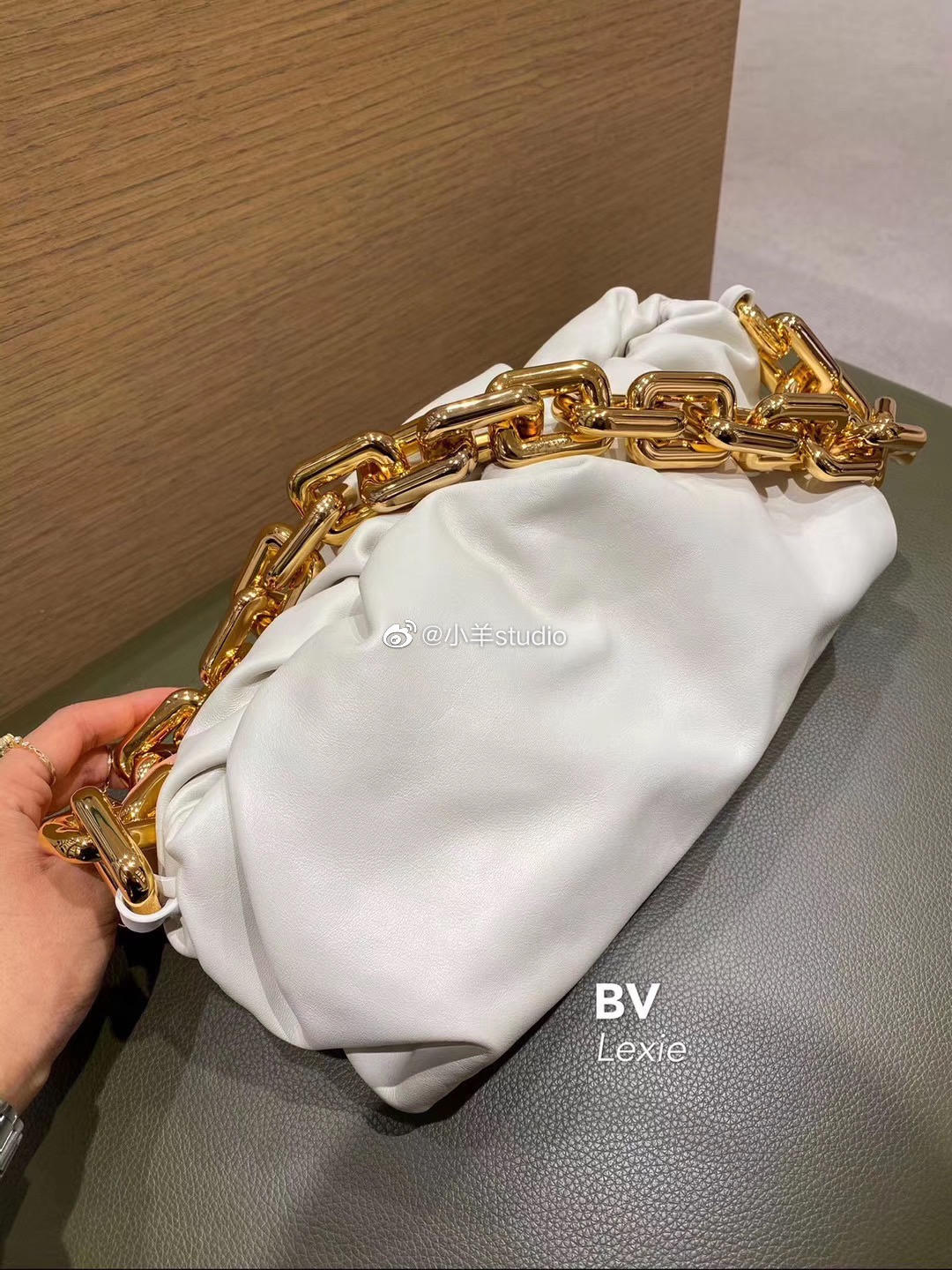 Bottega Veneta ๐๐๐ ๐พ๐๐ผ๐๐ ๐๐๐๐พ๐ 31CM BAG 620230็ฝ่ฒ/้้พ