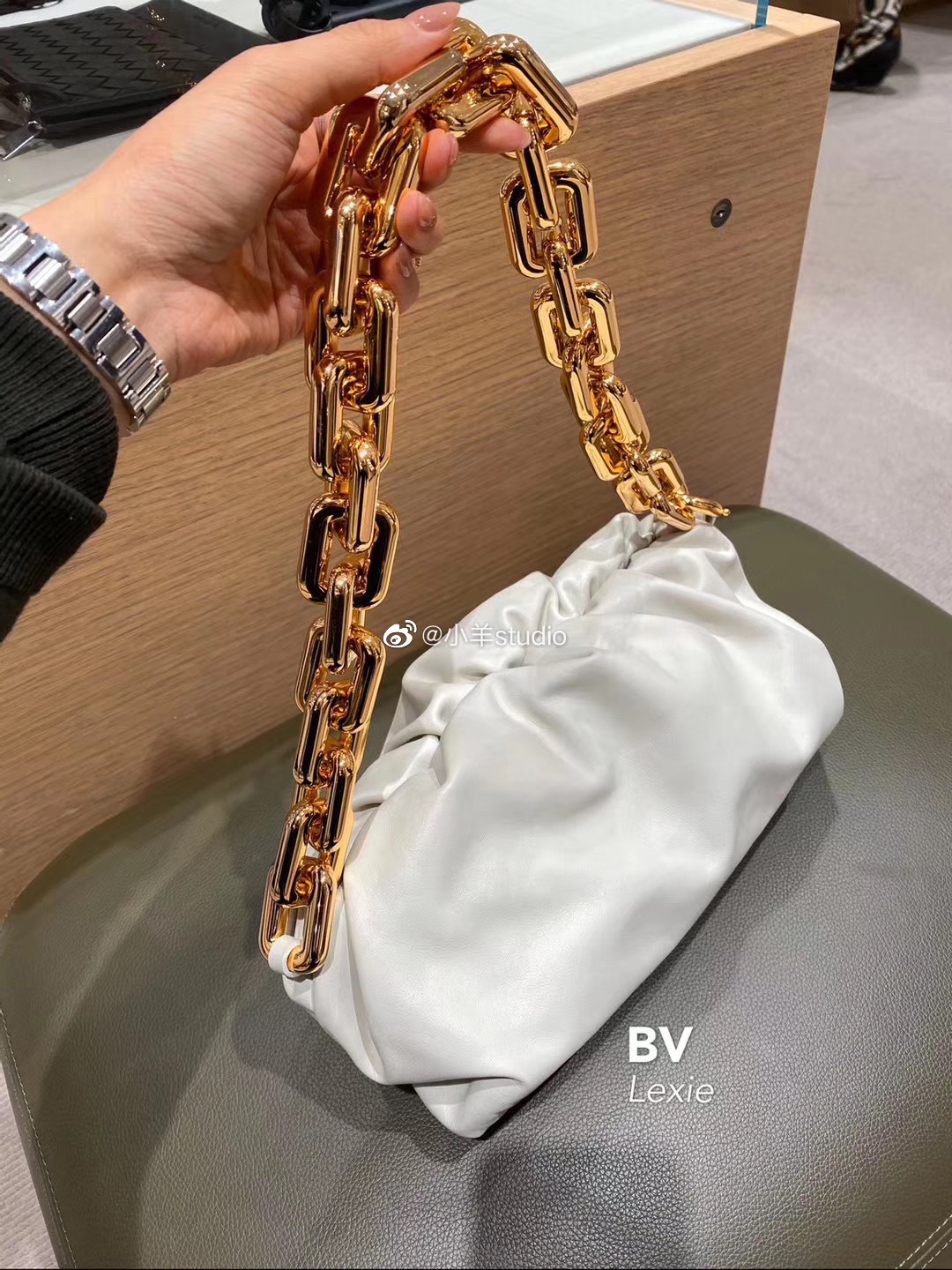 Bottega Veneta ๐๐๐ ๐พ๐๐ผ๐๐ ๐๐๐๐พ๐ 31CM BAG 620230็ฝ่ฒ/้้พ