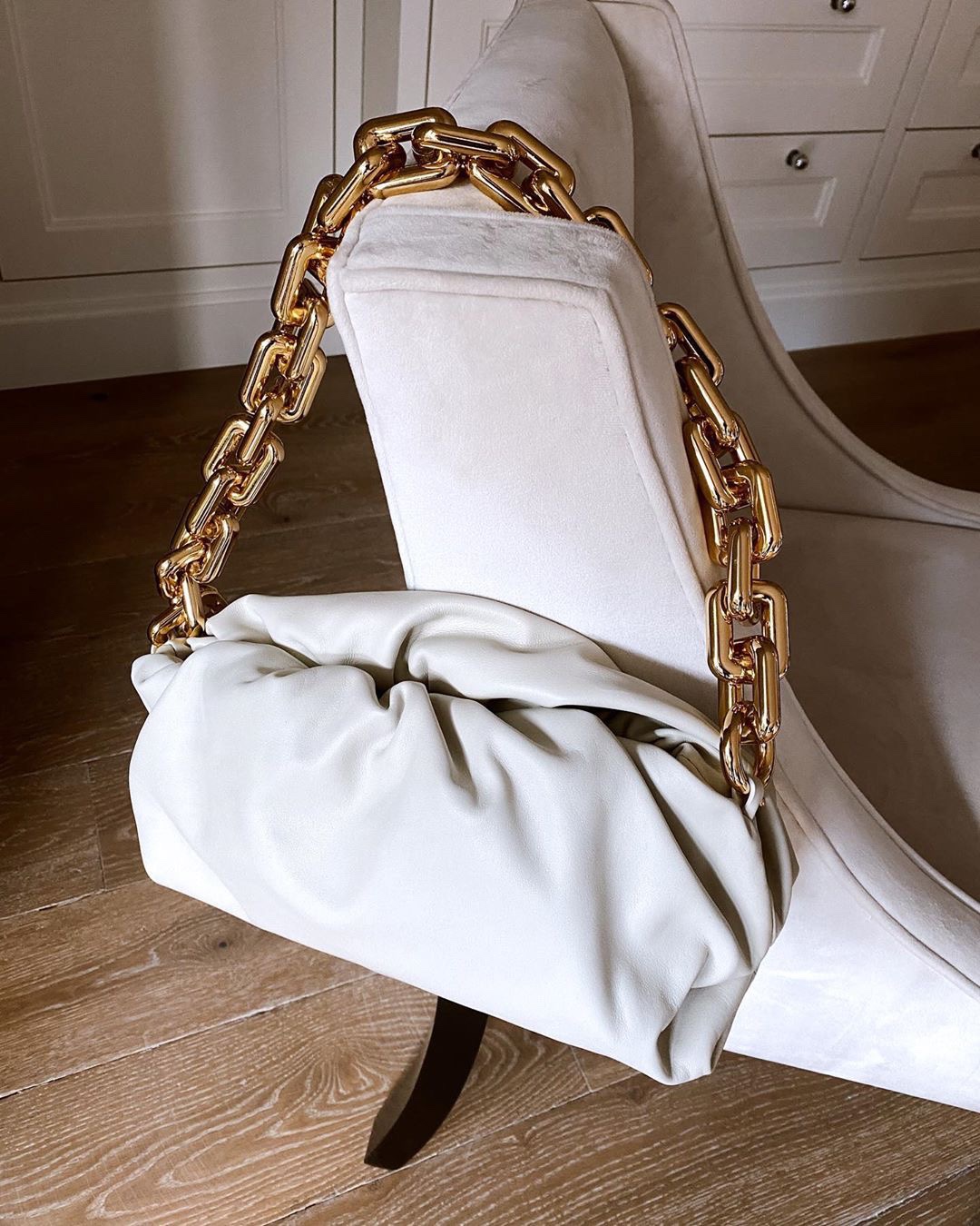 Bottega Veneta ๐๐๐ ๐พ๐๐ผ๐๐ ๐๐๐๐พ๐ 31CM BAG 620230็ฝ่ฒ/้้พ