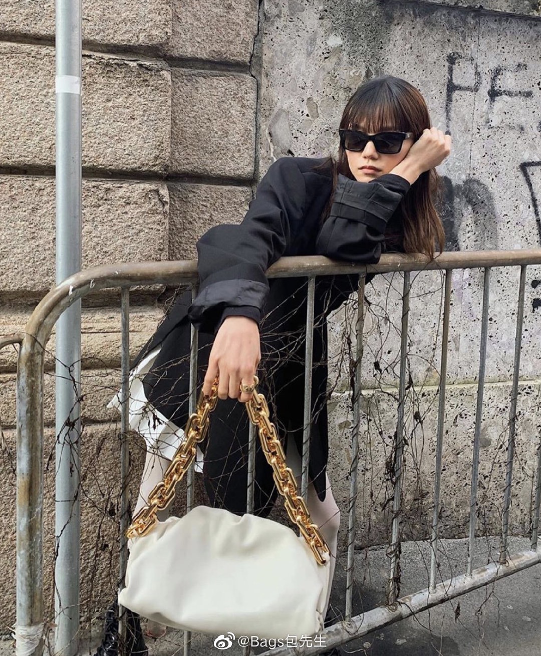 Bottega Veneta ๐๐๐ ๐พ๐๐ผ๐๐ ๐๐๐๐พ๐ 31CM BAG 620230็ฝ่ฒ/้้พ