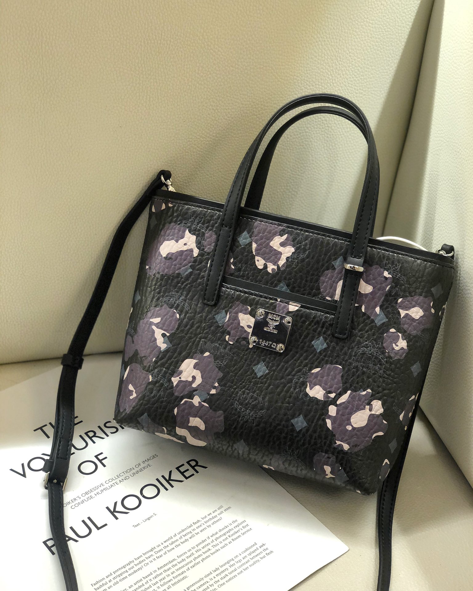 Top quality item 💐 MCM basket with leopard print is super cute, featuring a detachable crossbody strap for comfortable hands-free carrying. Dimensions: 8 x 19 x 17 cm. image 1