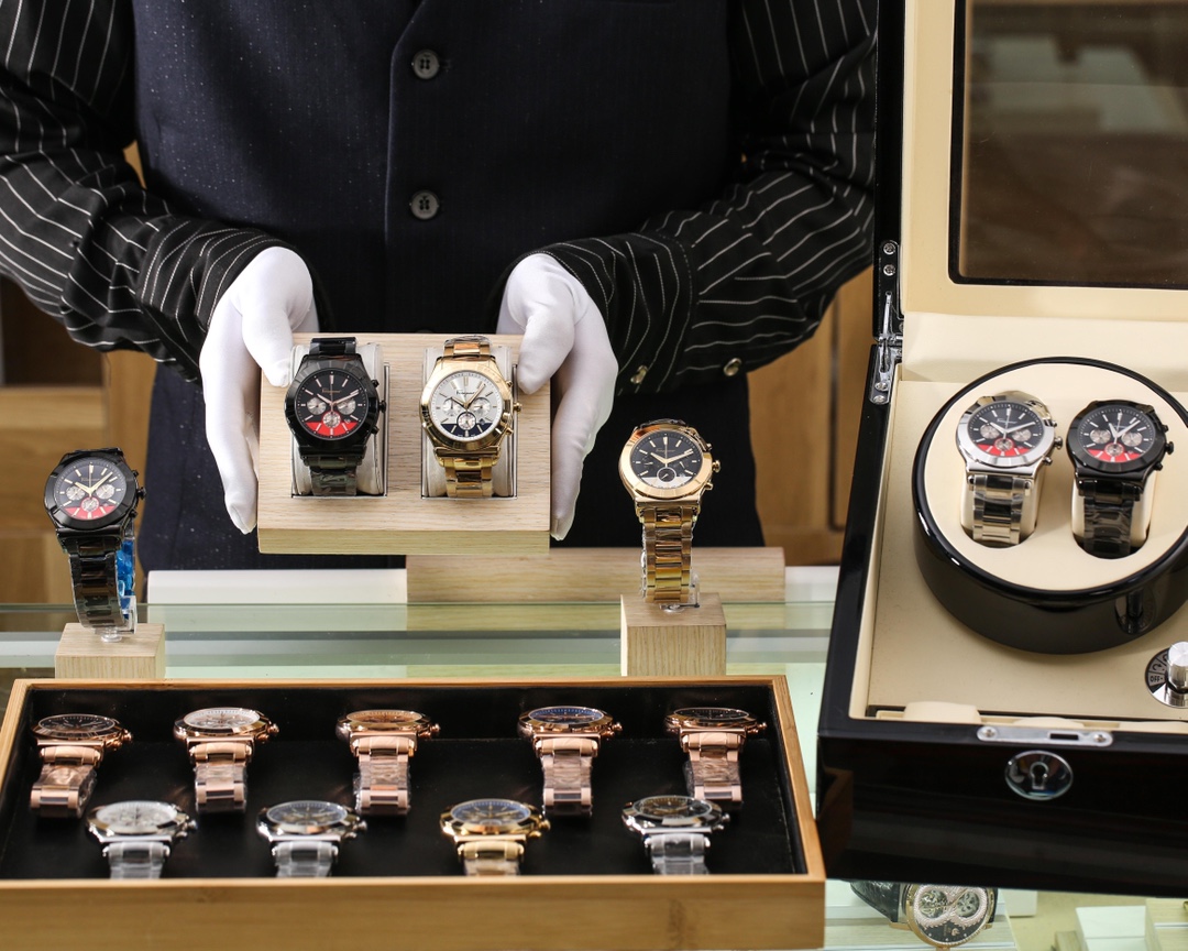 Luxury Men’s Wristwatch: Philague Style Statement