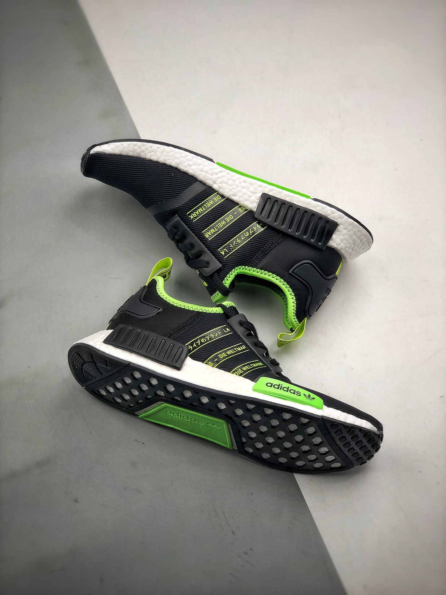 210 Adidas NMD _R1 黑绿 虎扑版本 专柜同步上架   全年稳定现货供应 原装进口Boost原料