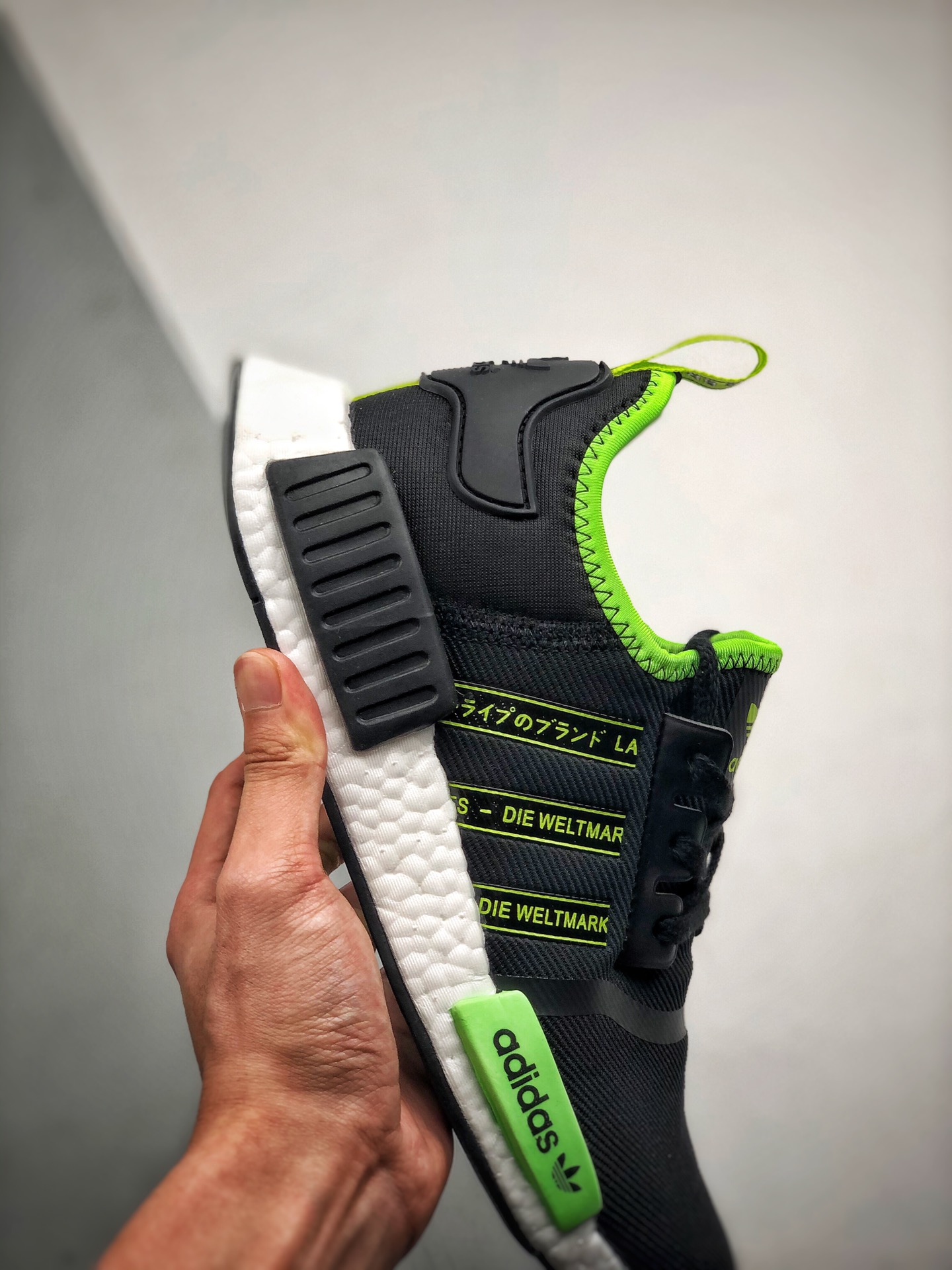 210 Adidas NMD _R1 黑绿 虎扑版本 专柜同步上架   全年稳定现货供应 原装进口Boost原料