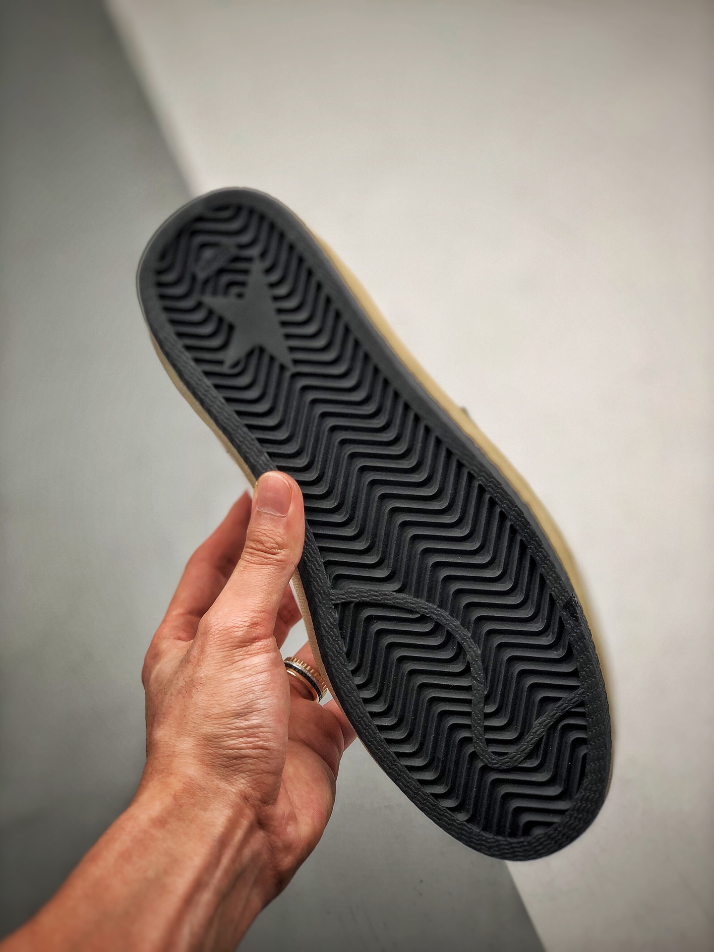 240 GGDB Golden Goose Super Star 系列小脏运动鞋 19ss官方新款 火爆全网各路明星纷纷上脚