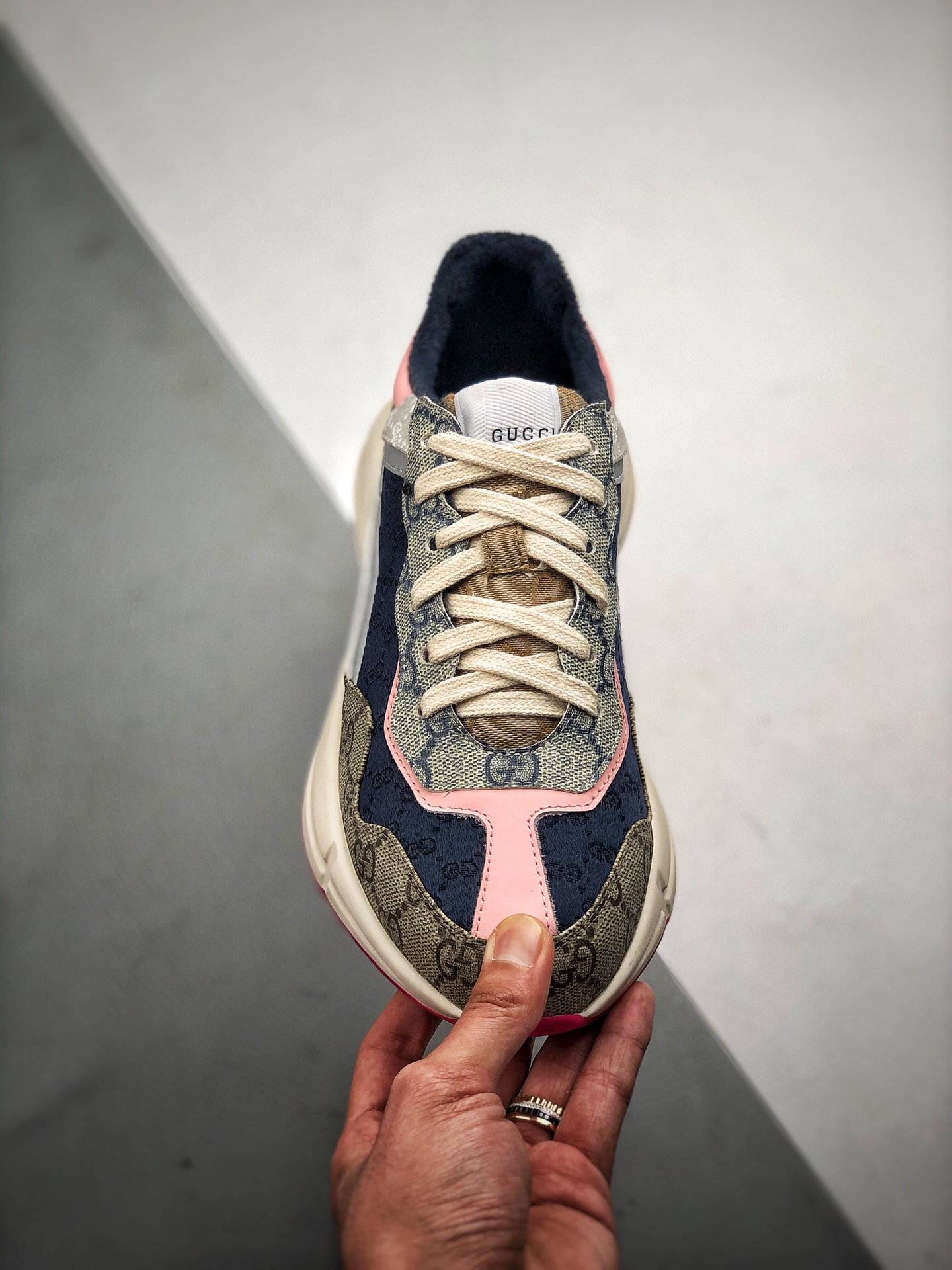 320 2020官方新配色 同步上新 Gucci Rhyton Vintage Trainer Sneaker 做旧皮革角状复古慢跑鞋