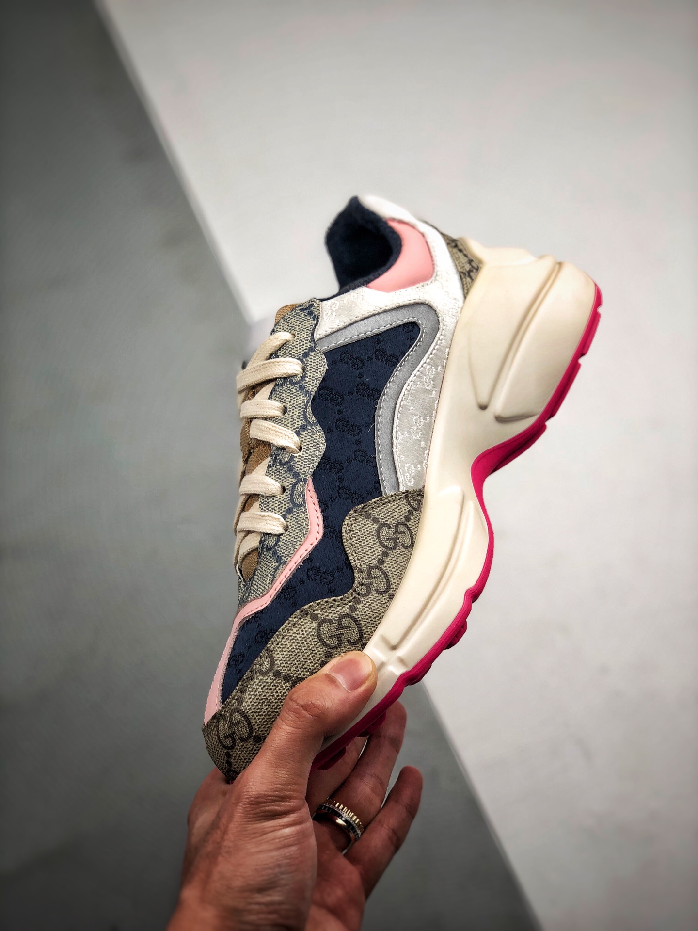 320 2020官方新配色 同步上新 Gucci Rhyton Vintage Trainer Sneaker 做旧皮革角状复古慢跑鞋