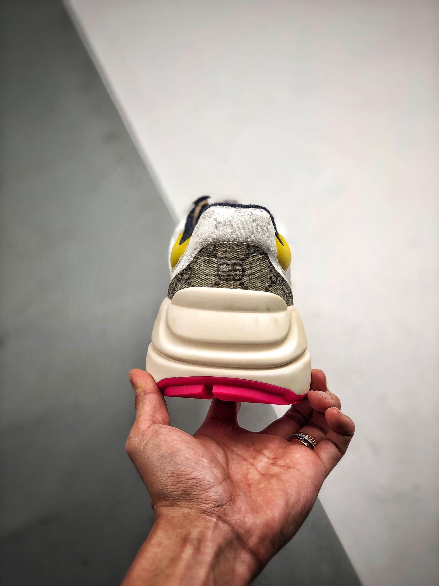 320 2020官方新配色 同步上新 Gucci Rhyton Vintage Trainer Sneaker 做旧皮革角状复古慢跑鞋