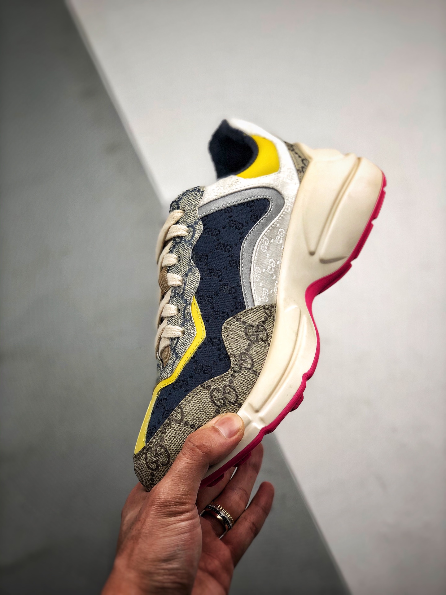 320 2020官方新配色 同步上新 Gucci Rhyton Vintage Trainer Sneaker 做旧皮革角状复古慢跑鞋