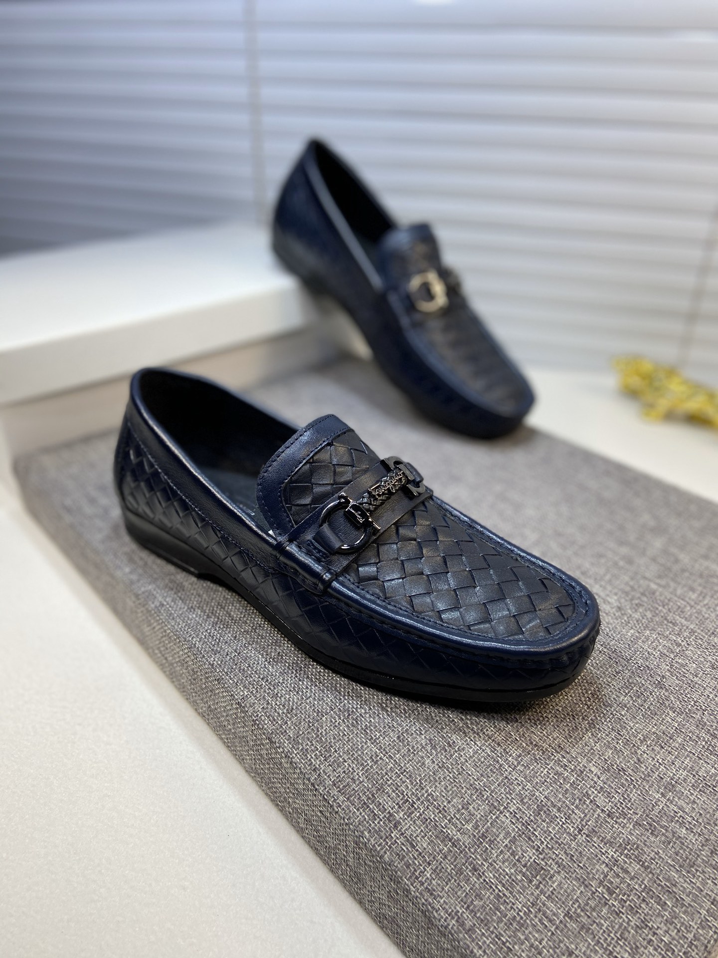 I0  菲拉格慕Ferragamo🇫🇷休闲豆豆鞋🚹🚹👏🔛❤鞋面优选进口头层牛皮编织➕顶级羊皮内里，原版耐磨大底，〰楦型流畅大气，型男专属😱😱