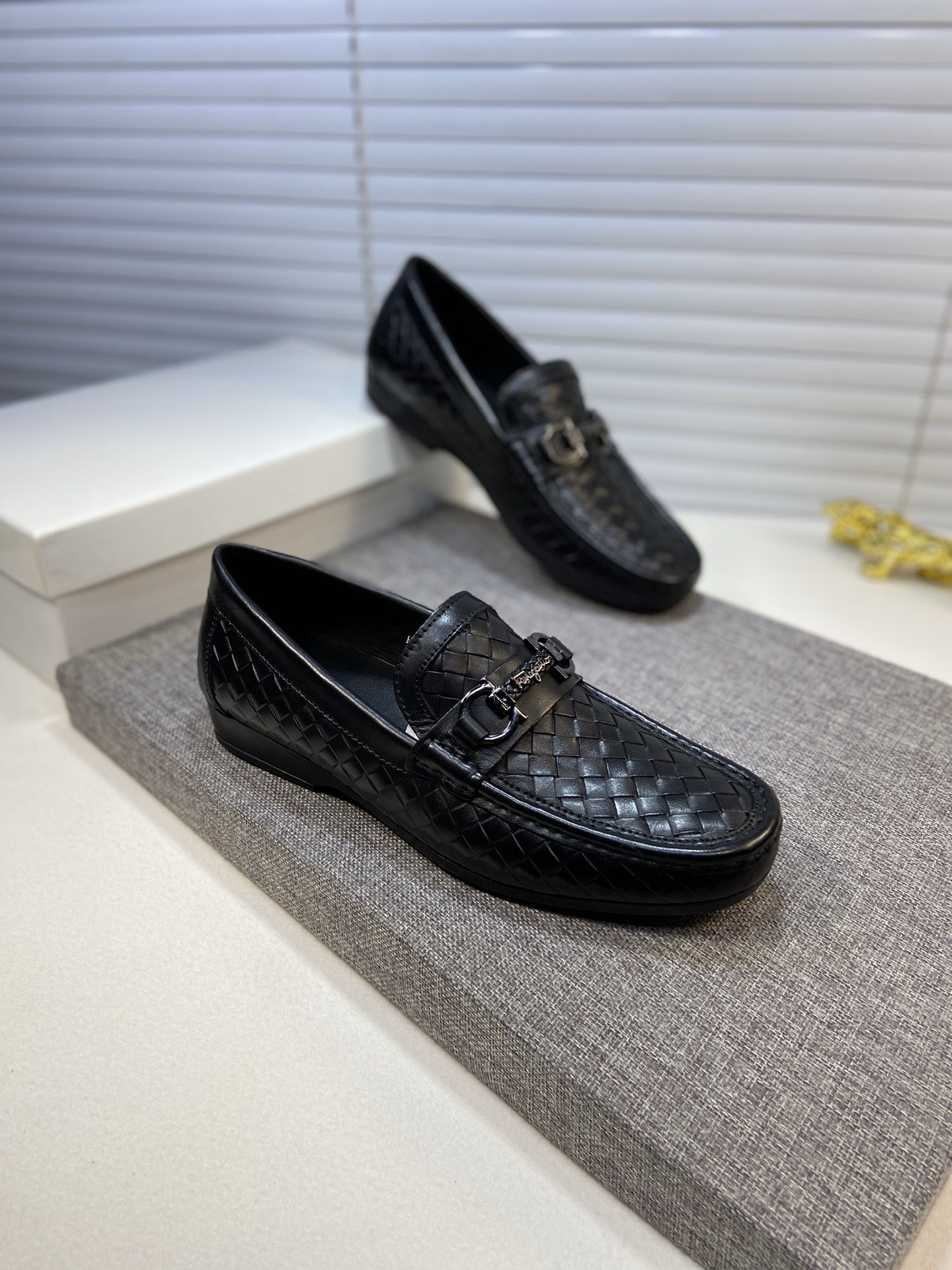 I0  菲拉格慕Ferragamo🇫🇷休闲豆豆鞋🚹🚹👏🔛❤鞋面优选进口头层牛皮编织➕顶级羊皮内里，原版耐磨大底，〰楦型流畅大气，型男专属😱😱