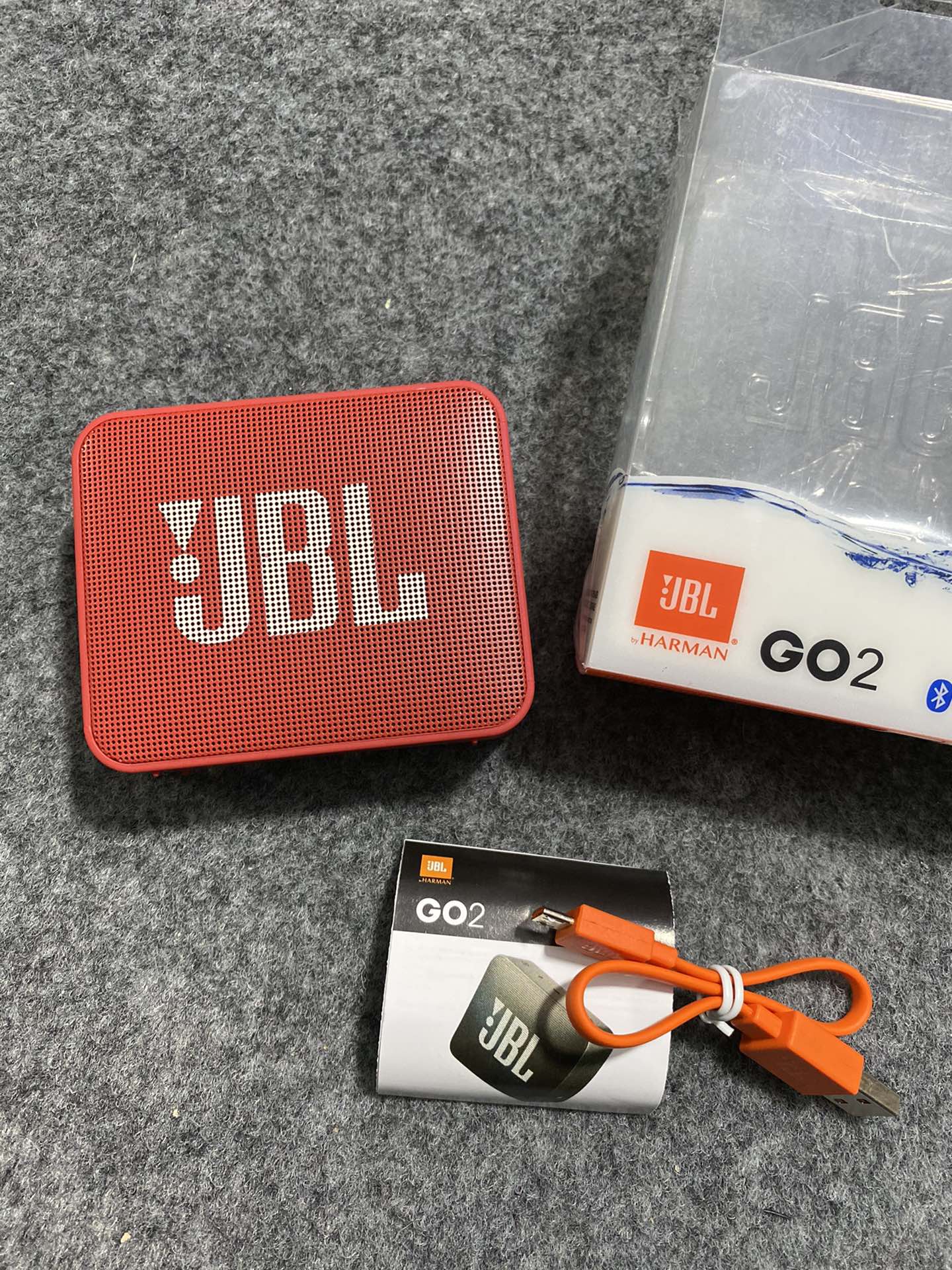 安福现货批 JBL GO2 小金砖蓝牙低音炮音箱 40mm全频低音喇叭 音质小钢炮 支持蓝牙 电脑音频线两种使用方式! 内置消噪麦克风 支持语音通话! 超长待机时间 可以连续播放3-4小时! 包装清单:音响 数据线 操作说明书 保修卡!