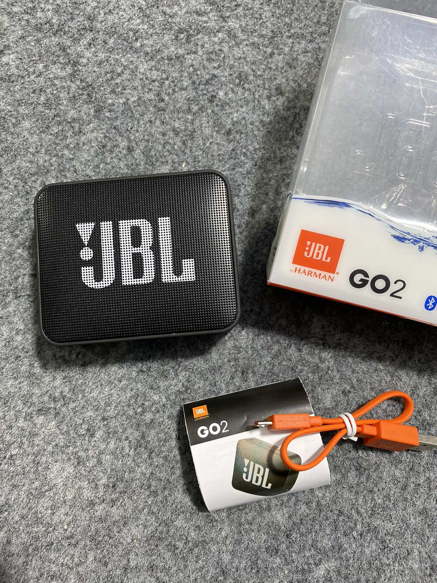 安福现货批 JBL GO2 小金砖蓝牙低音炮音箱 40mm全频低音喇叭 音质小钢炮 支持蓝牙 电脑音频线两种使用方式! 内置消噪麦克风 支持语音通话! 超长待机时间 可以连续播放3-4小时! 包装清单:音响 数据线 操作说明书 保修卡!