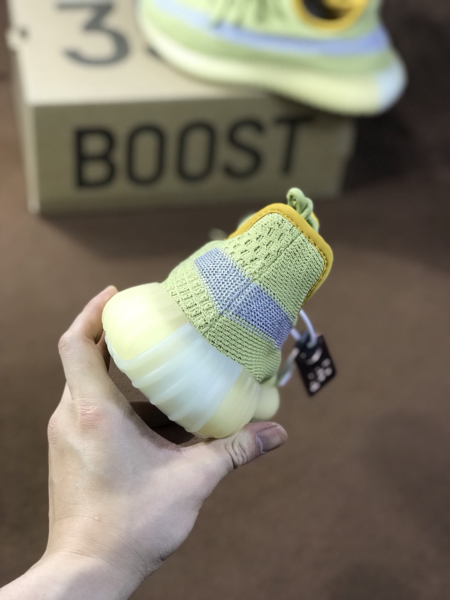 300 GET纯原版本  镂空蚕丝半透明呼吸网纱材质   侃爷联乘adidas YEEZY BOOST 350 V2 系列