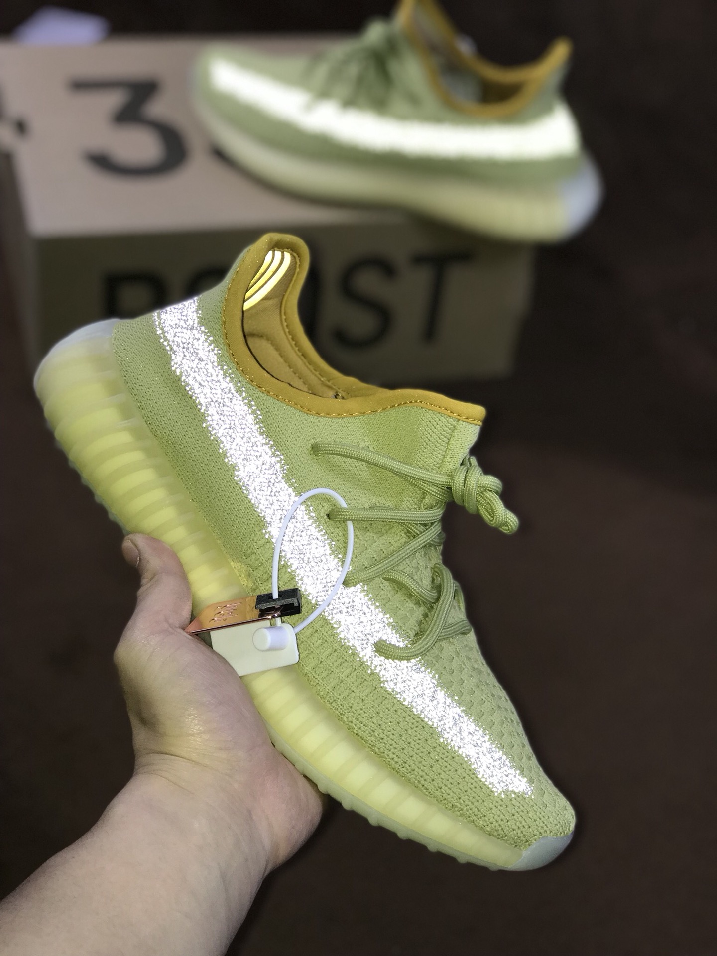 300 GET纯原版本  镂空蚕丝半透明呼吸网纱材质   侃爷联乘adidas YEEZY BOOST 350 V2 系列