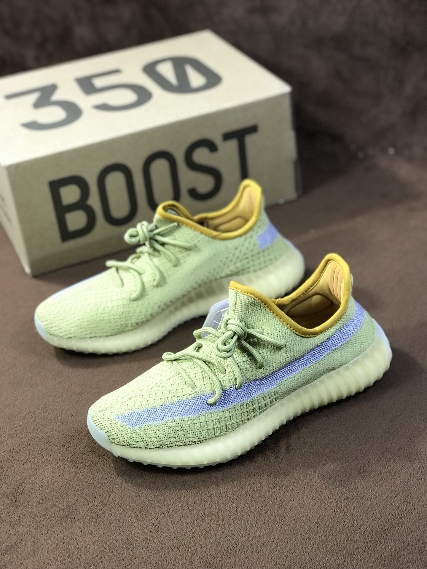 300 GET纯原版本  镂空蚕丝半透明呼吸网纱材质   侃爷联乘adidas YEEZY BOOST 350 V2 系列