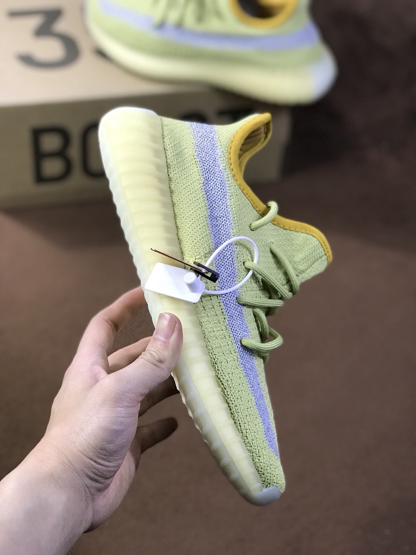 300 GET纯原版本  镂空蚕丝半透明呼吸网纱材质   侃爷联乘adidas YEEZY BOOST 350 V2 系列