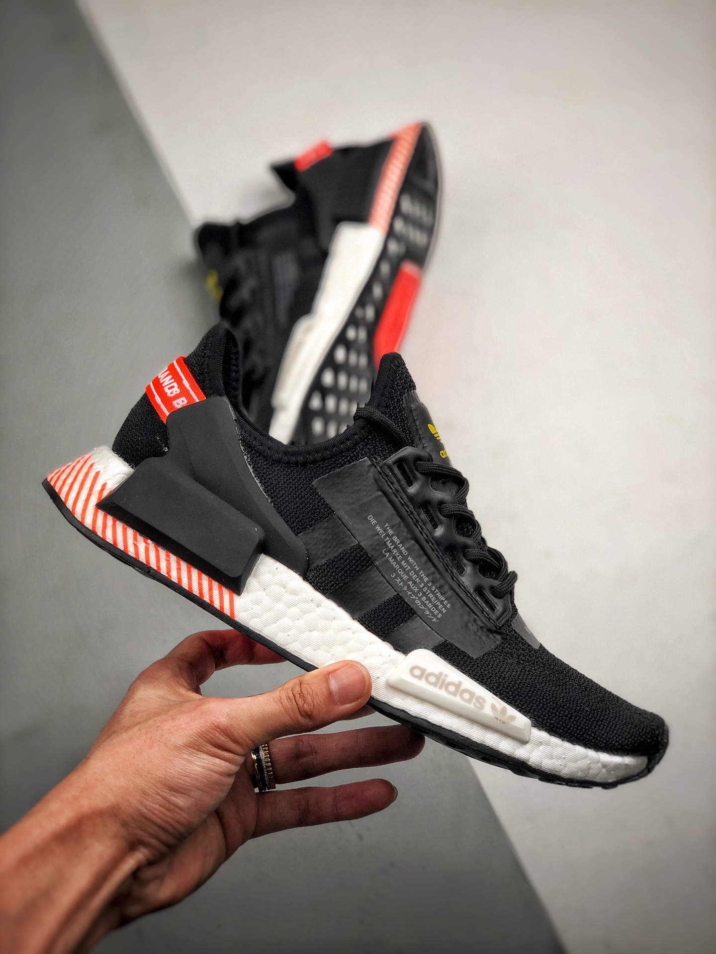 190 Adidas NMD _R1 黑橙袜子 虎扑版本 专柜同步上架  全年稳定现货供应 原装进口Boost原料