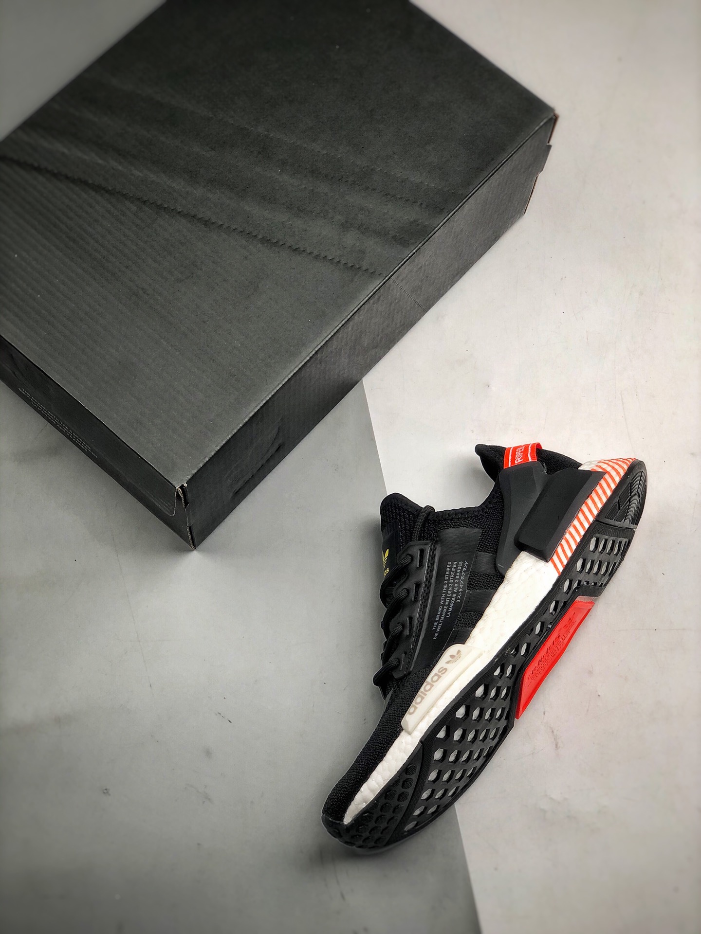 190 Adidas NMD _R1 黑橙袜子 虎扑版本 专柜同步上架  全年稳定现货供应 原装进口Boost原料