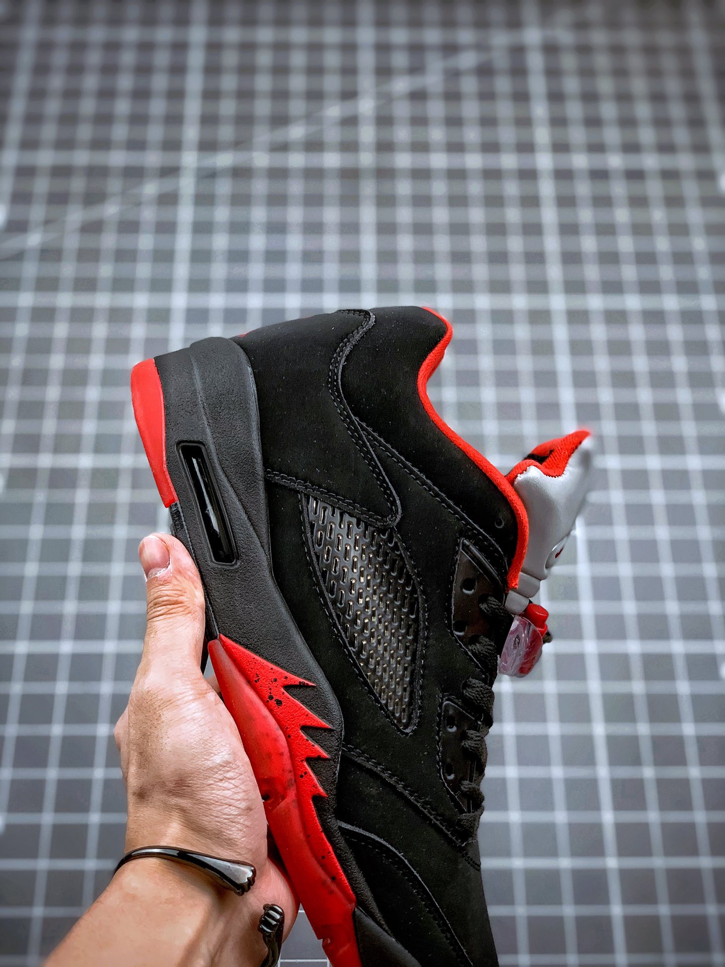 280 Air Jordan 5 Retro Low 公牛黑红 将 MJ 曾经的专属配色再现819171-001