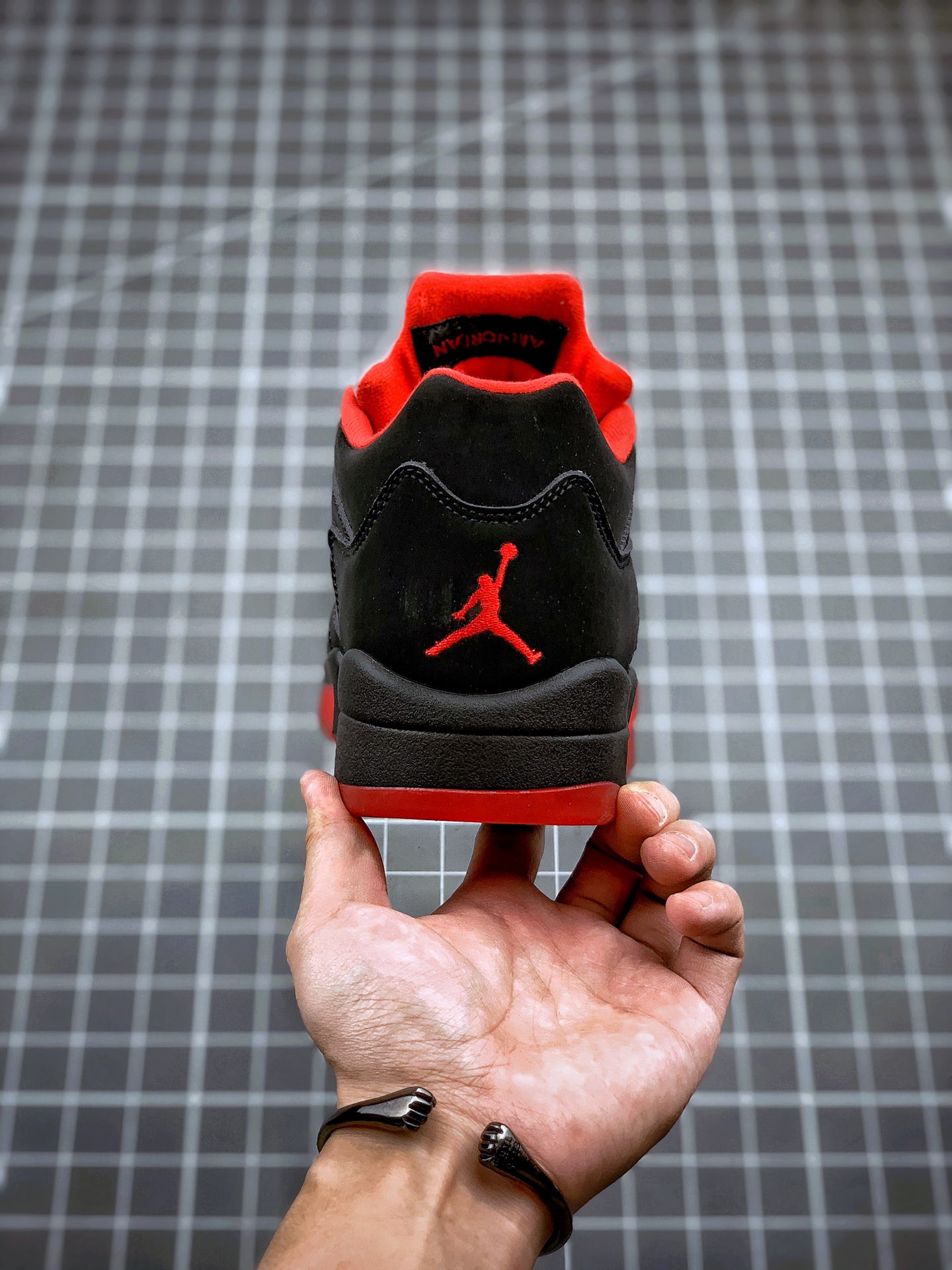 280 Air Jordan 5 Retro Low 公牛黑红 将 MJ 曾经的专属配色再现819171-001