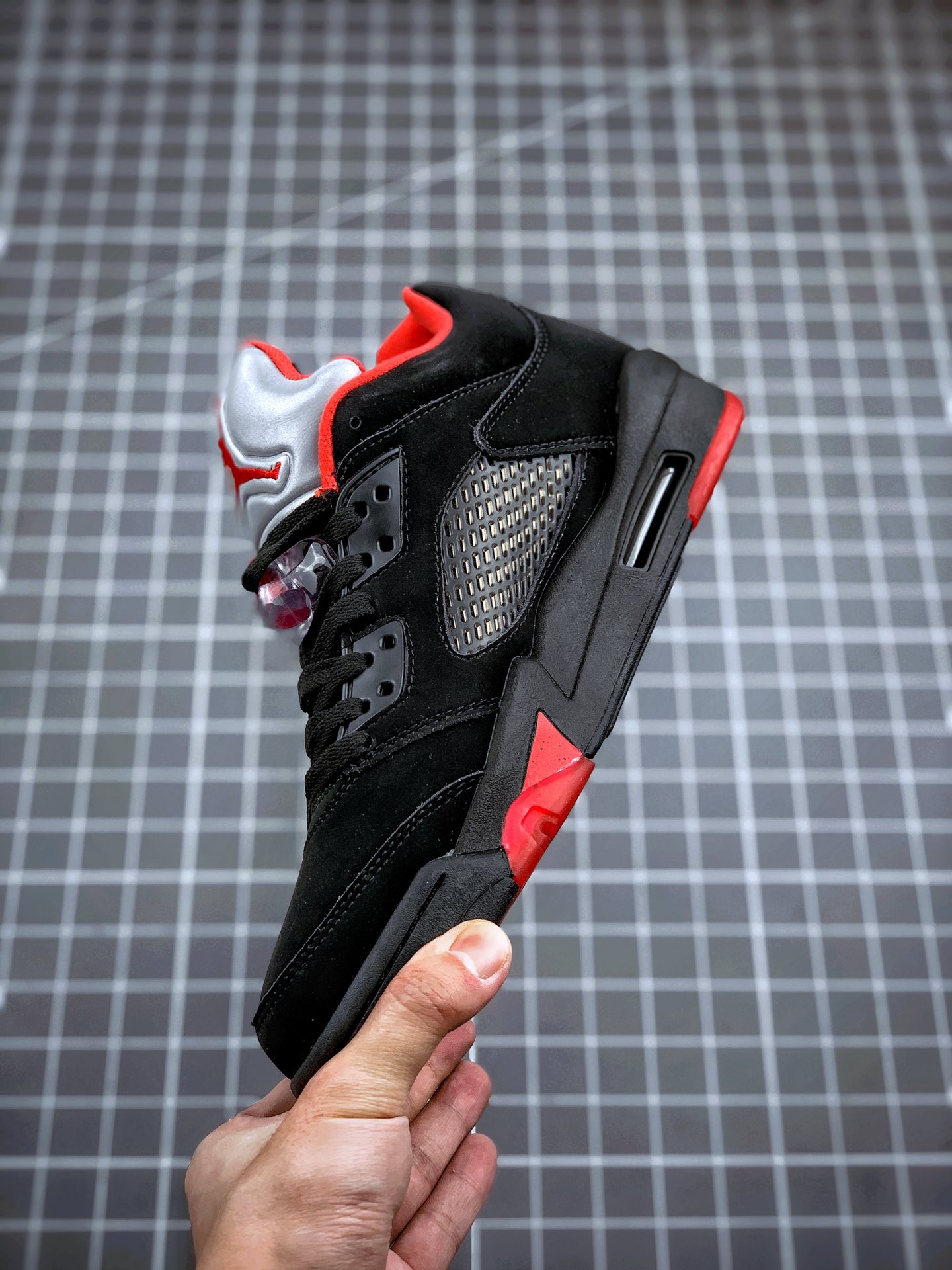 280 Air Jordan 5 Retro Low 公牛黑红 将 MJ 曾经的专属配色再现819171-001