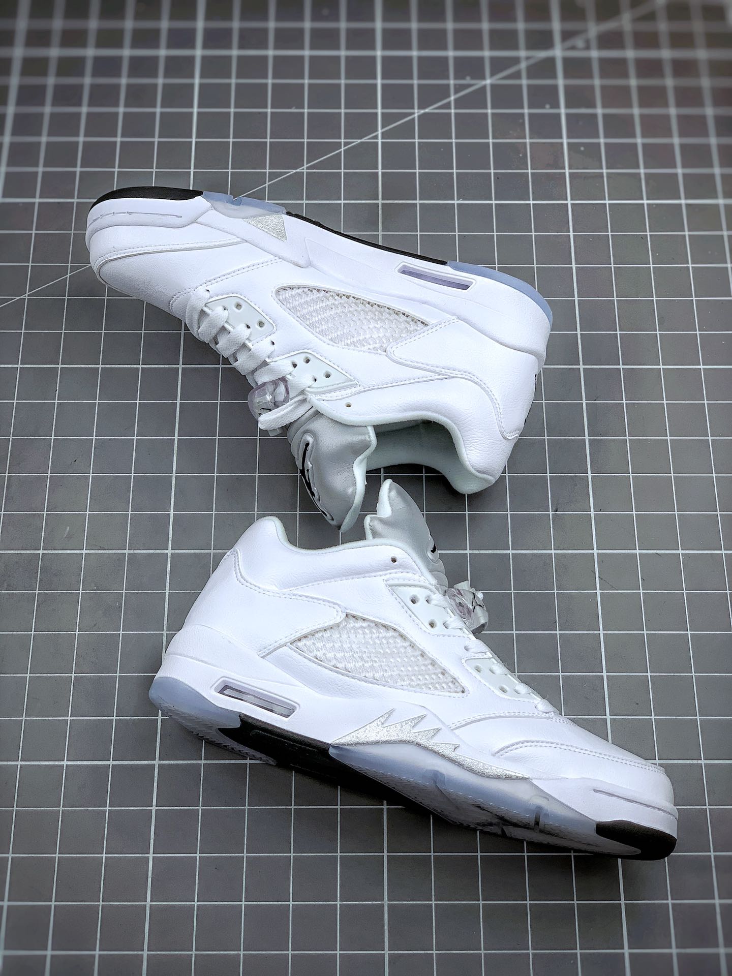280 Air Jordan 5 Retro Low 白银 Air Jordan 5819172-122