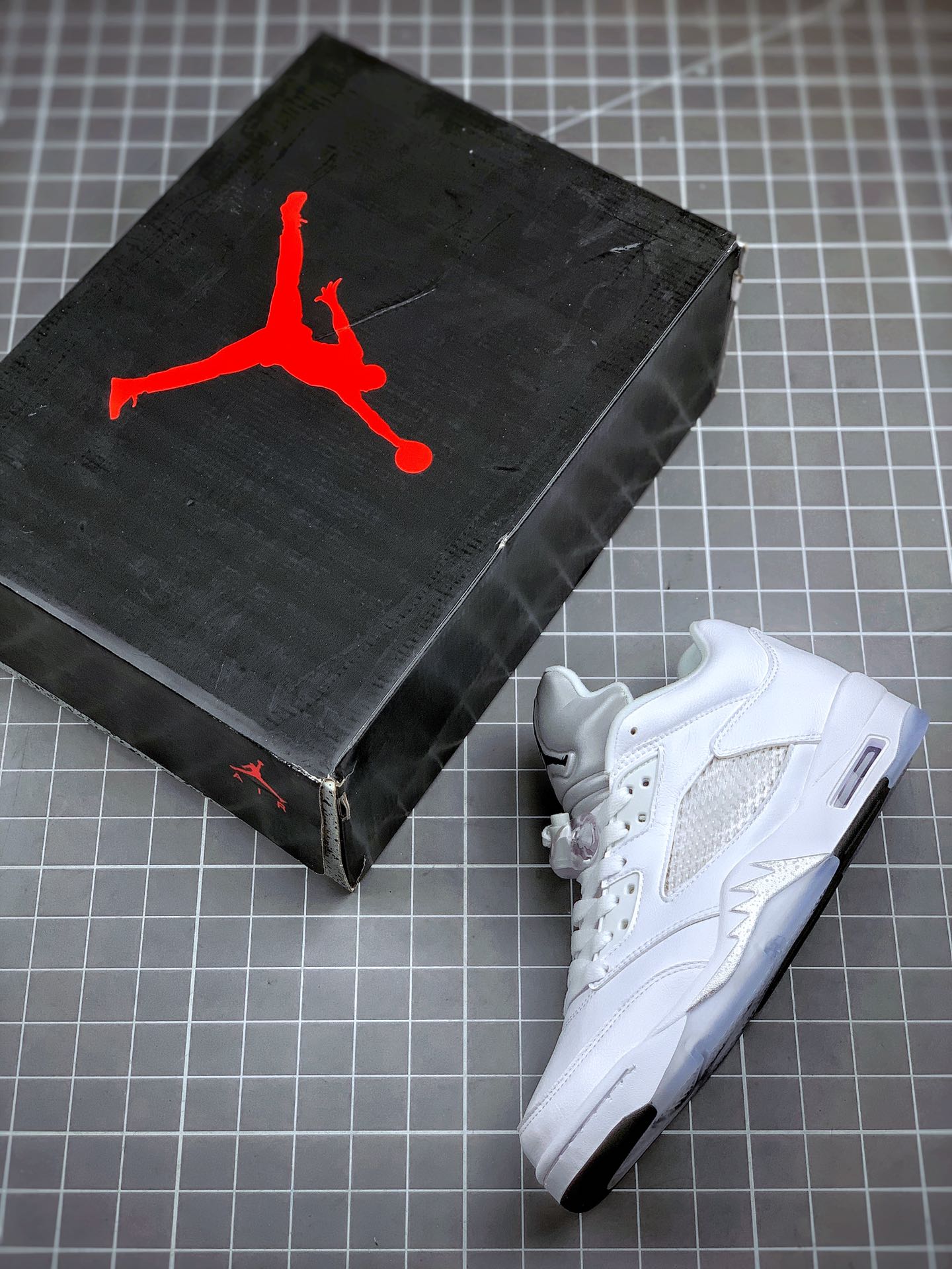 280 Air Jordan 5 Retro Low 白银 Air Jordan 5819172-122
