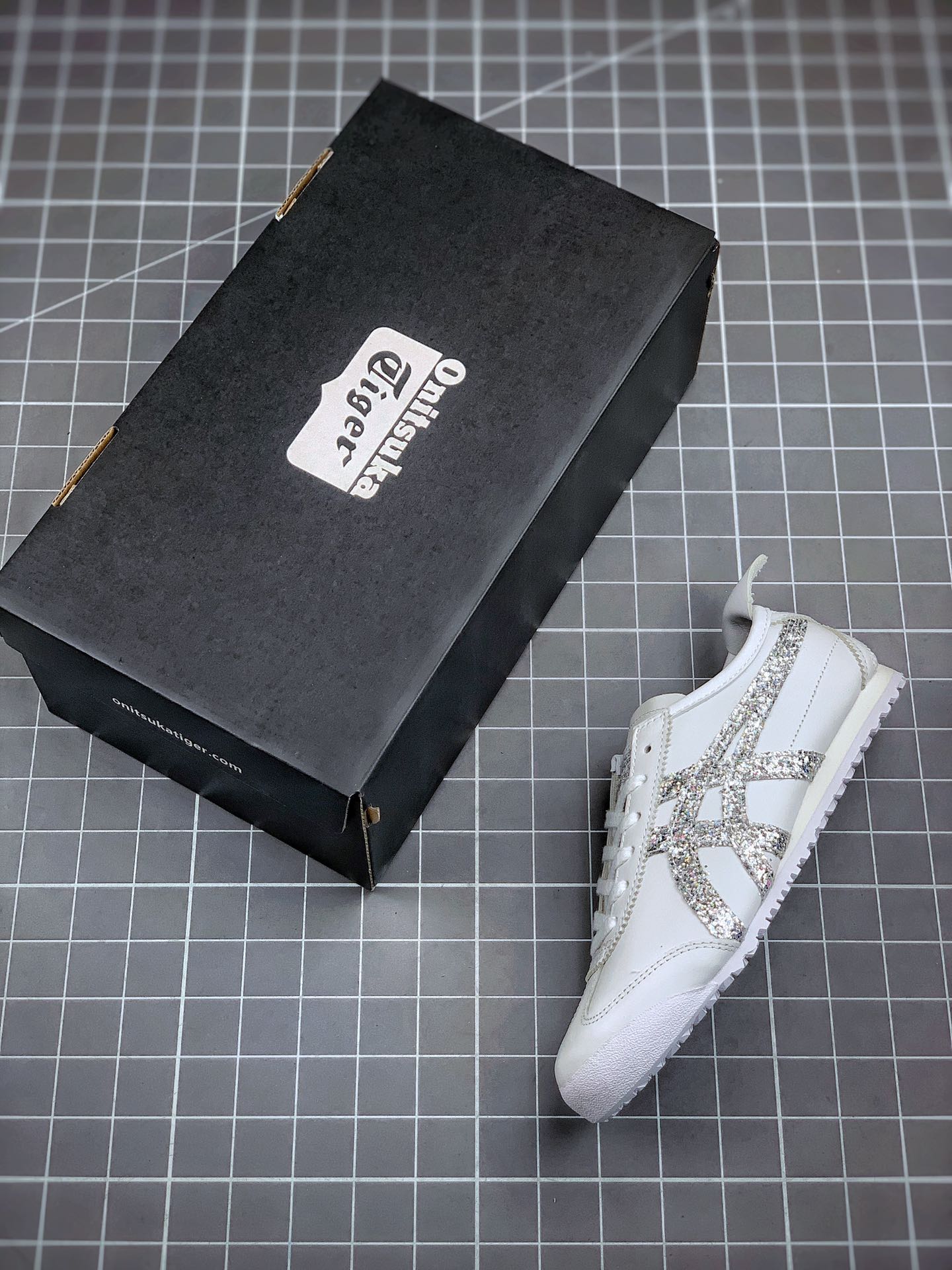 190 Onitsuka Tiger/鬼塚虎官网新品 MEXICO66 白银亮片小白鞋
