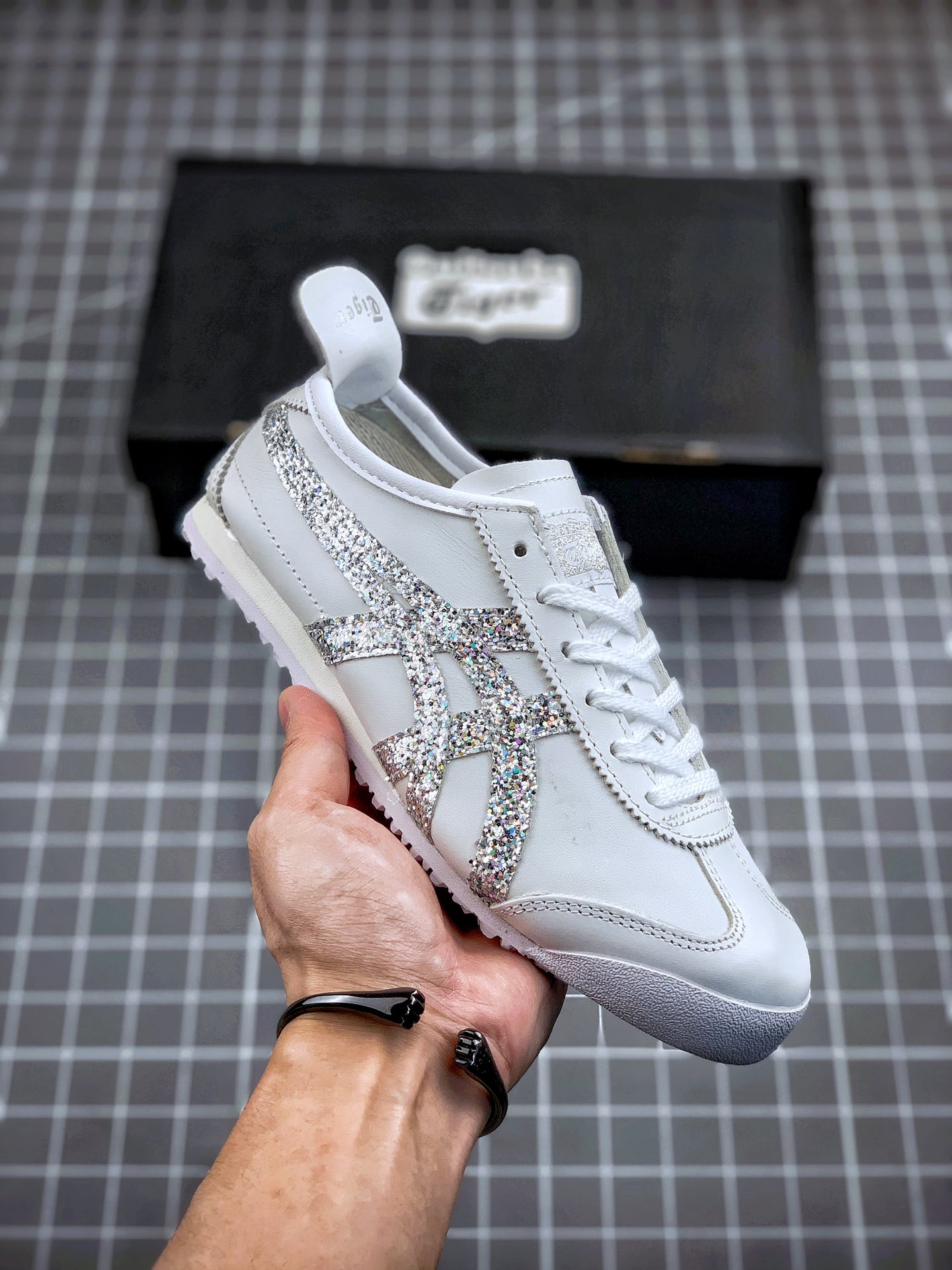190 Onitsuka Tiger/鬼塚虎官网新品 MEXICO66 白银亮片小白鞋