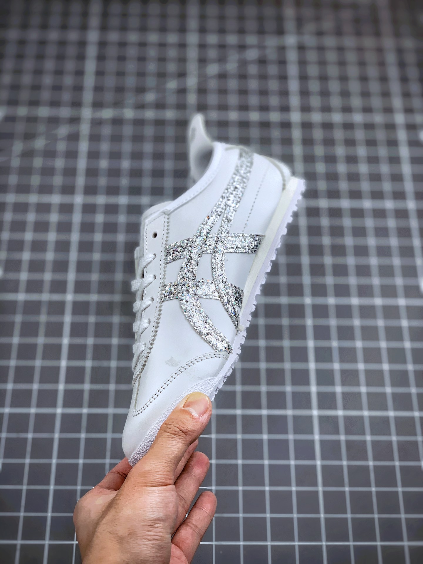 190 Onitsuka Tiger/鬼塚虎官网新品 MEXICO66 白银亮片小白鞋