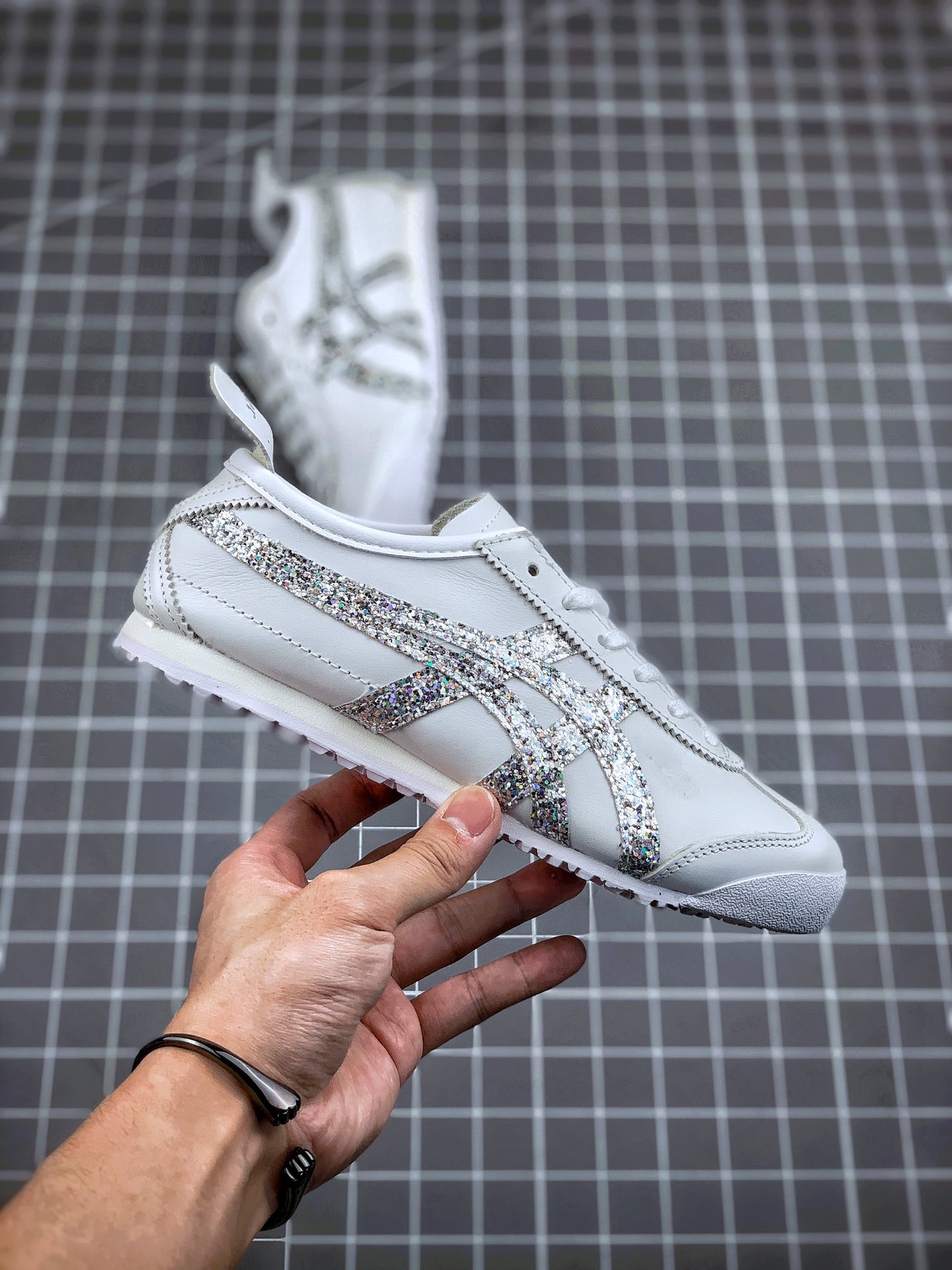 190 Onitsuka Tiger/鬼塚虎官网新品 MEXICO66 白银亮片小白鞋