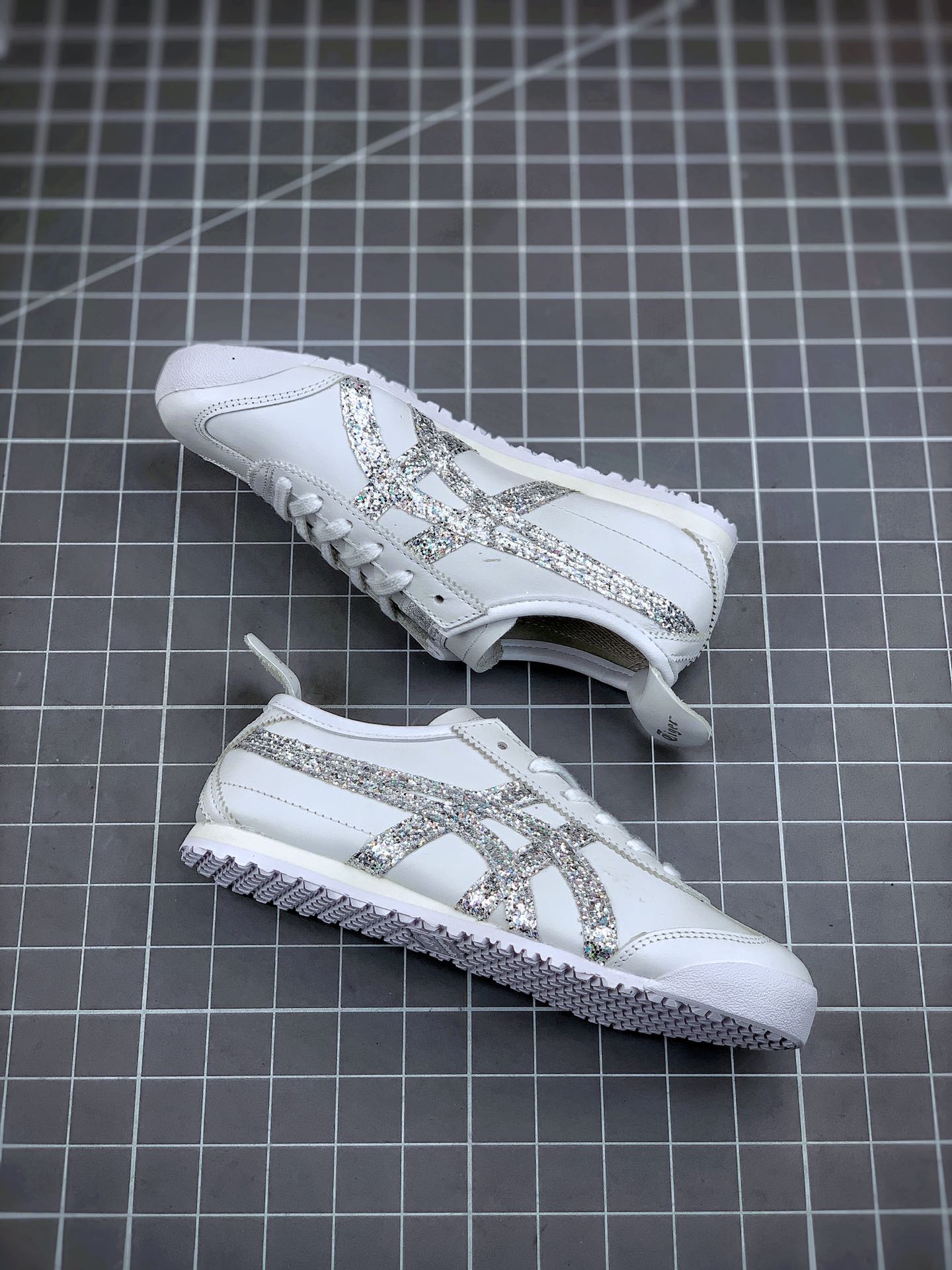 190 Onitsuka Tiger/鬼塚虎官网新品 MEXICO66 白银亮片小白鞋
