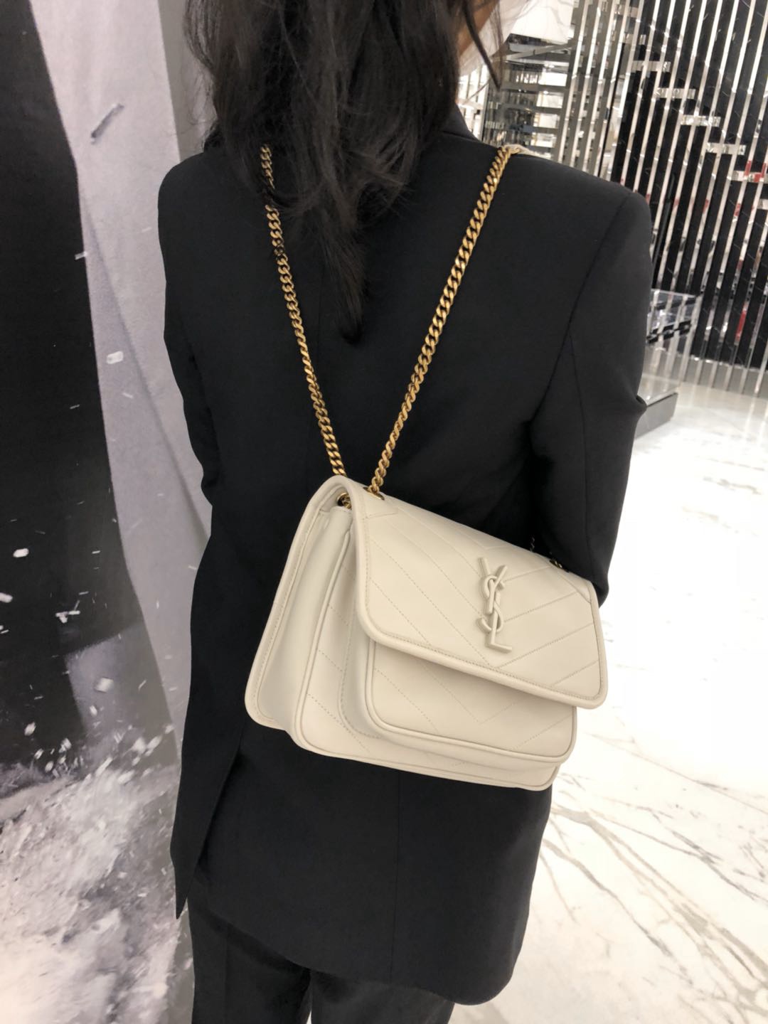 Saint laurent Ysl 𝑵𝒊𝒌𝒊 𝑳𝒂𝒎𝒃 22CM 小羊皮邮差包 533037/奶白色