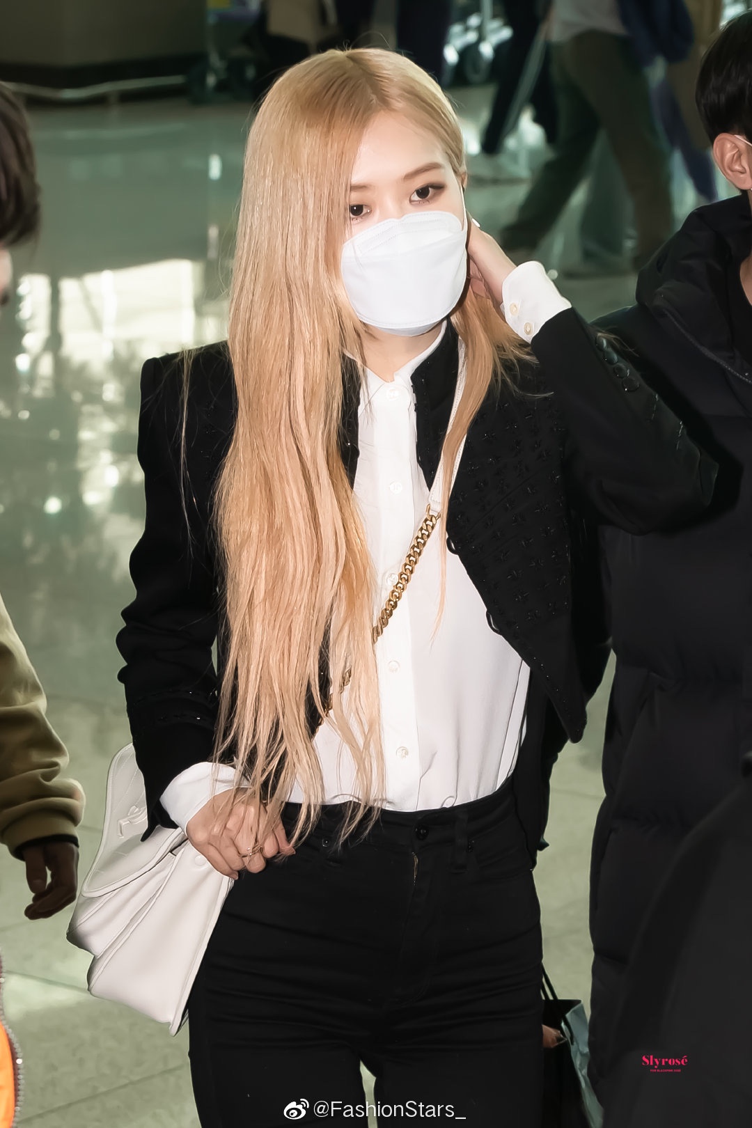 Saint laurent Ysl 𝑵𝒊𝒌𝒊 𝑳𝒂𝒎𝒃 28CM 小羊皮邮差包 498894/奶白色