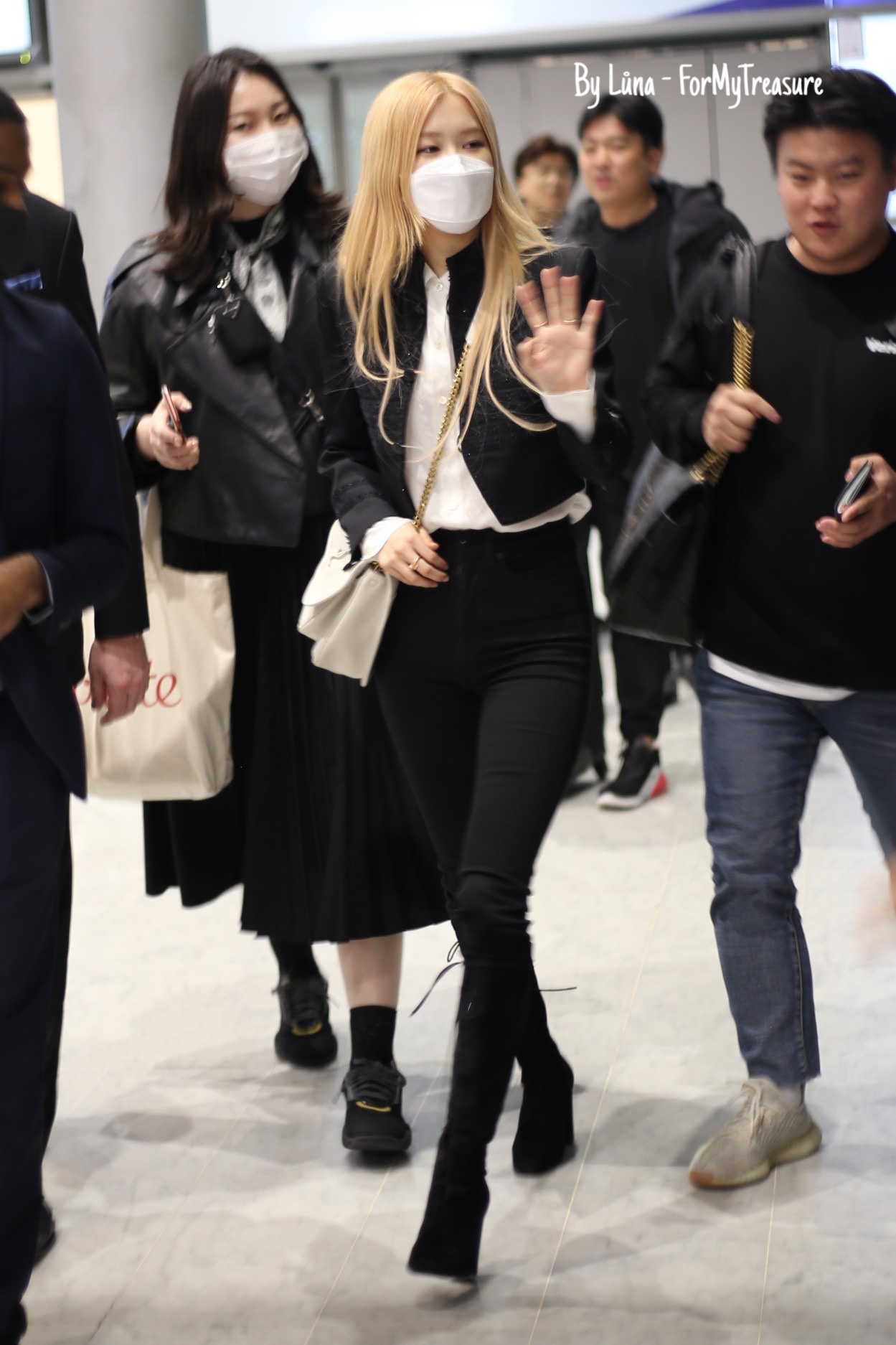 Saint laurent Ysl 𝑵𝒊𝒌𝒊 𝑳𝒂𝒎𝒃 28CM 小羊皮邮差包 498894/奶白色