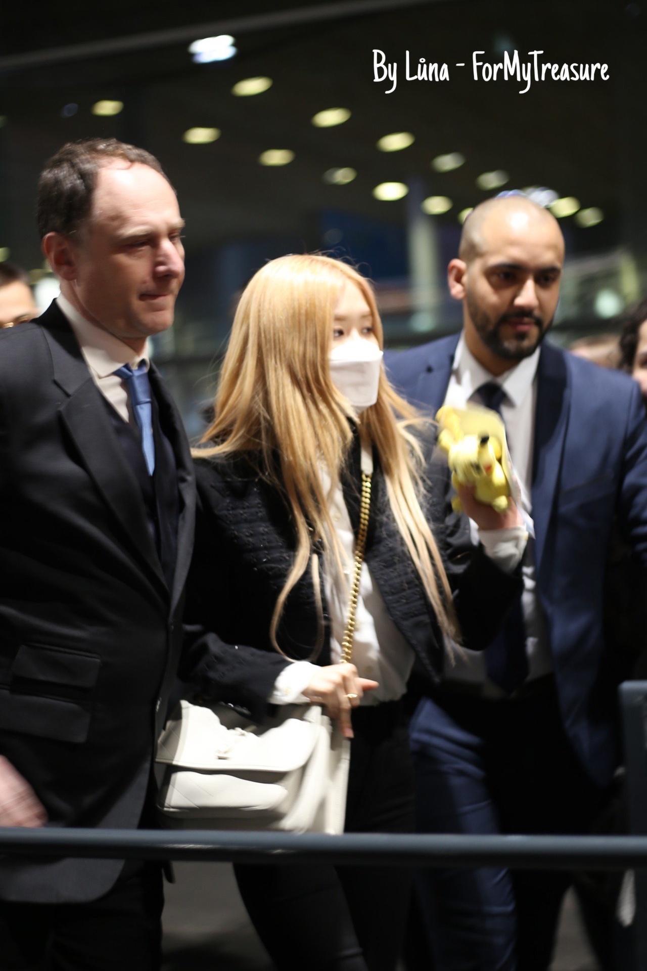 Saint laurent Ysl 𝑵𝒊𝒌𝒊 𝑳𝒂𝒎𝒃 28CM 小羊皮邮差包 498894/奶白色