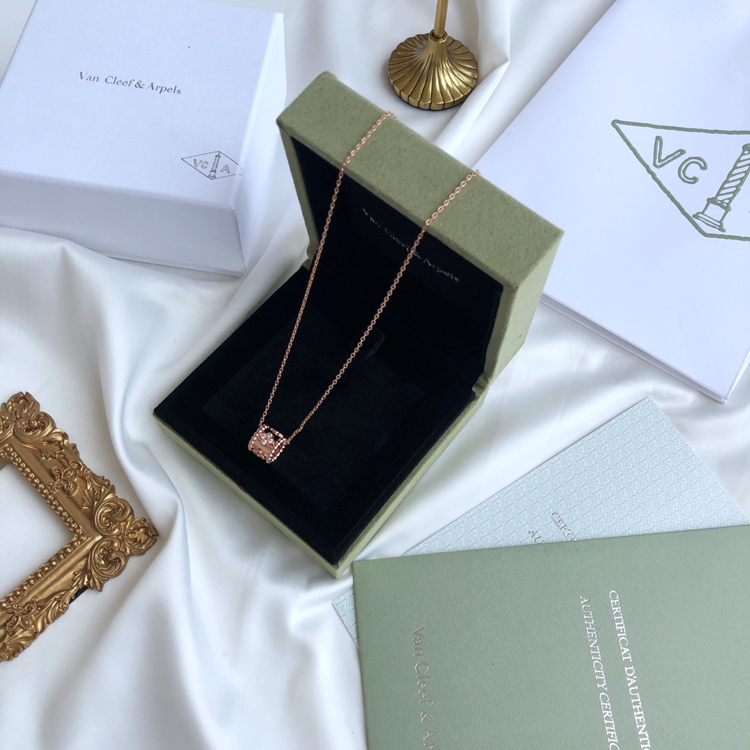 NO:102732,V c a kaleidoscope four-leaf clover necklace silver version, original customization!  Material sterling silver electroplated rose gold, Vac necklace, necklace, pure silver19860909V c a 万花筒四叶草项链银版,原版定制！ 材质纯银电镀玫瑰金,Vac项链,necklace,pure silver,Jewelry