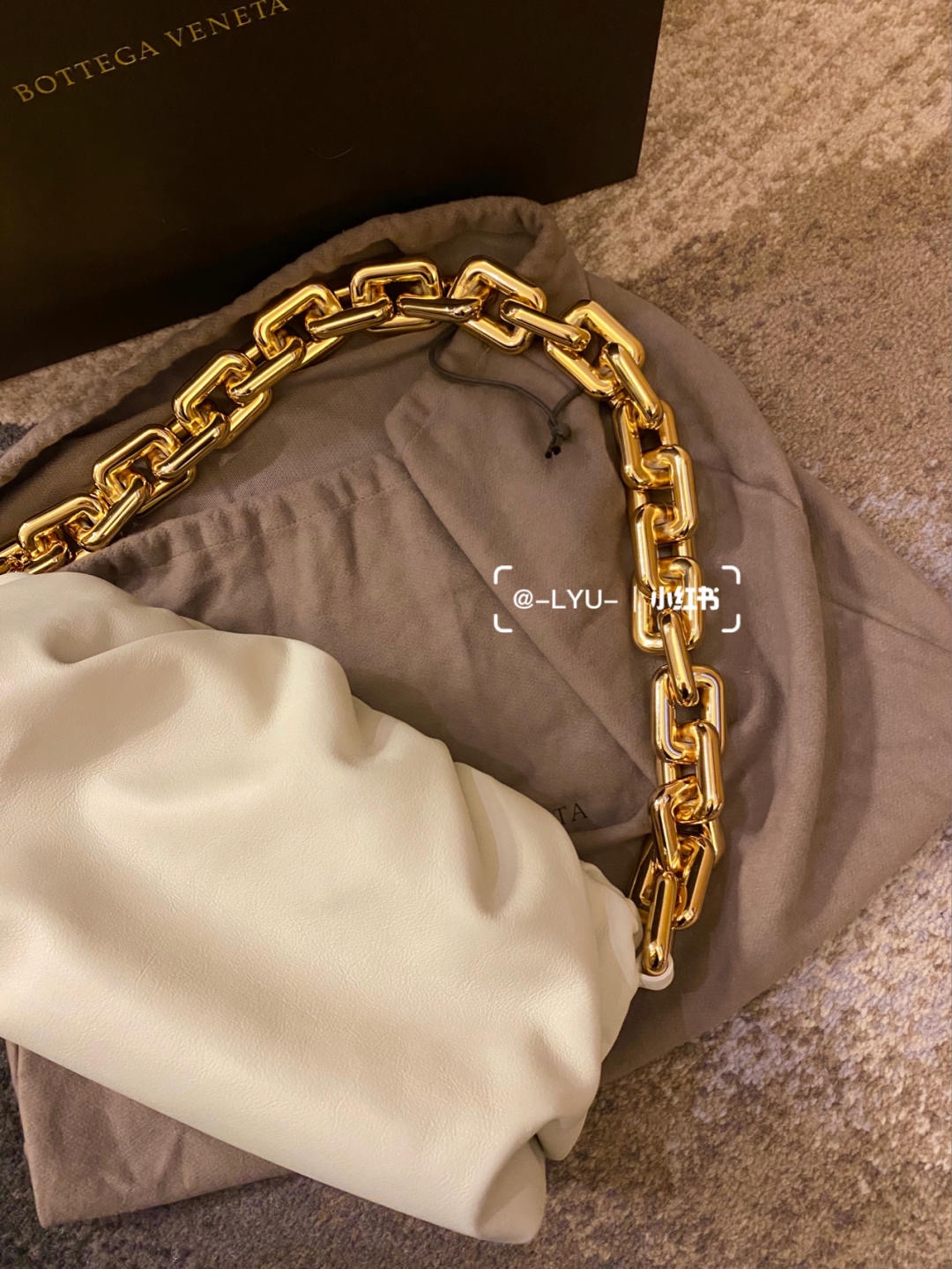 Bottega Veneta ๐๐๐ ๐พ๐๐ผ๐๐ ๐๐๐๐พ๐ 31CM BAG 620230็ฝ่ฒ/้้พ