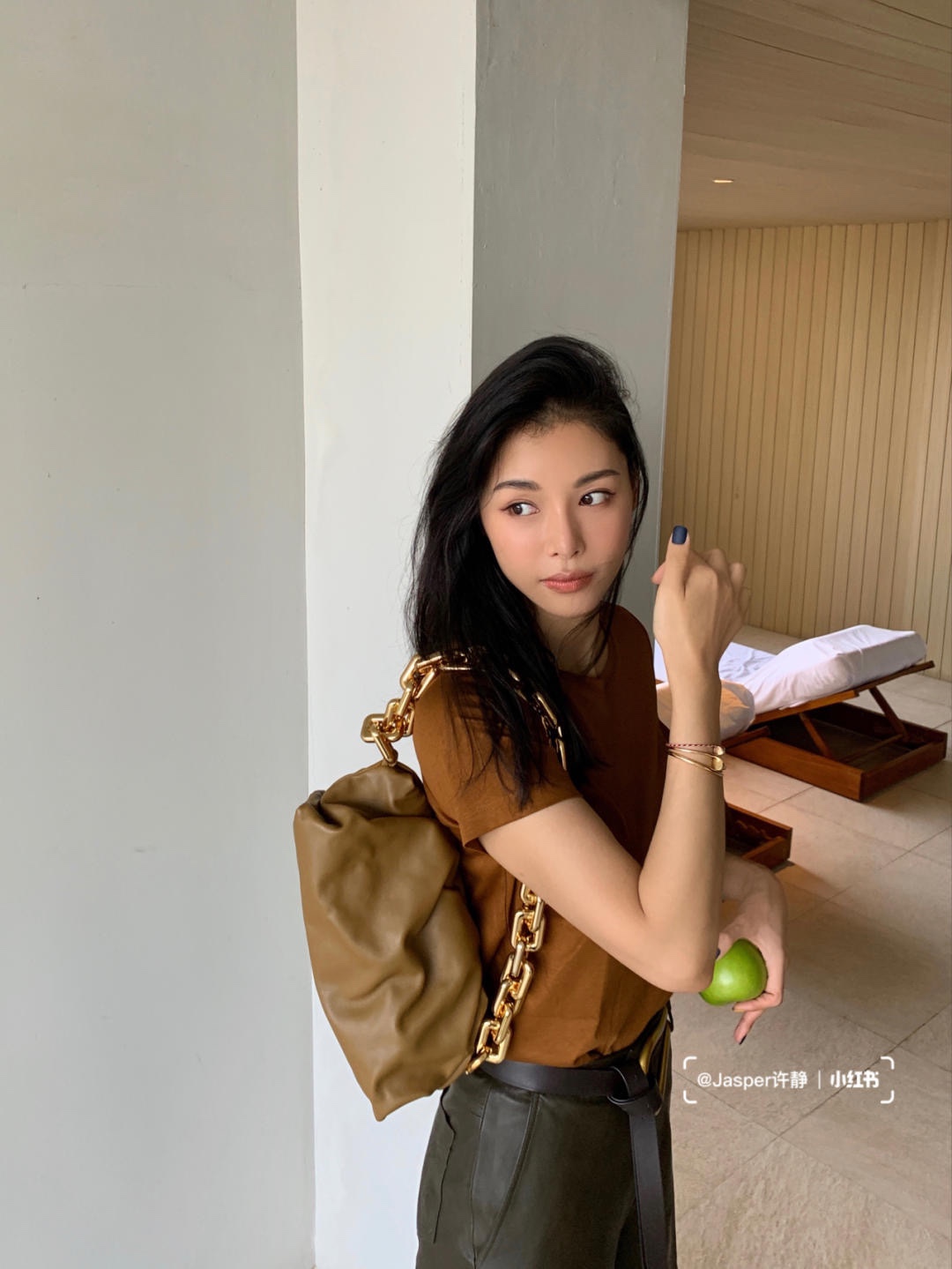 Bottega Veneta 𝙏𝙃𝙀 𝘾𝙃𝘼𝙄𝙉 𝙋𝙊𝙐𝘾𝙃 31CM BAG 620230焦糖色/金链