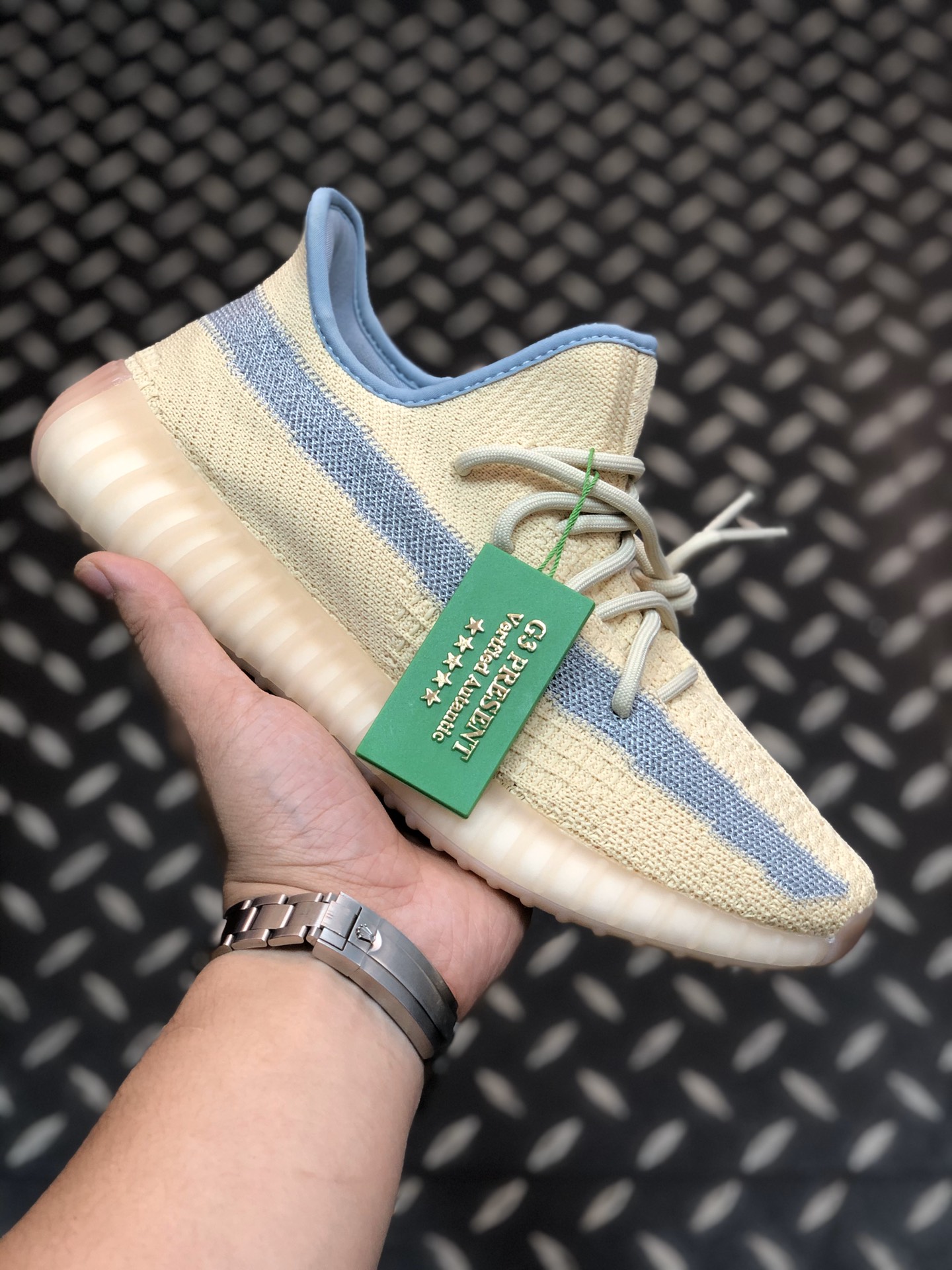 NO:620570,High version [G3 version pure original terminal supply] Top BASF real explosion version counter 36-48 (including half size) item number 'Linen linen cloth' Adidas Yeezy Boost V2 Original fine knitted machine shoes Original knitted fabric Original outsole mold 100% consistent with the original version sold overseas Top Boost full-stud outsole All details are photographed as shown in the picture Highly recommend this version Touch the highest value for money Size36 36.5  37 38 38.5 39 40 40.5 41 42 42.5 43 44 44.5 45 46 46.5 47 48,,adidas19860909高版本【G3版纯原终端供应】顶级巴斯夫真爆版本专柜36-48（含半码)货号 「Linen麻布」Adidas Yeezy Boost V2 原织面精针织机鞋 原厂针织面料 原档大底模具 百分百与海外发售原版一致 顶级Boost 满钉大底 一切细节实拍如图 极力推荐此版本 触碰性价比至高点Size36 36.5 37 38 38.5 39 40 40.5 41 42 42.5 43 44 44.5 45 46 46.5 47 48,,adidas,Men's shoes