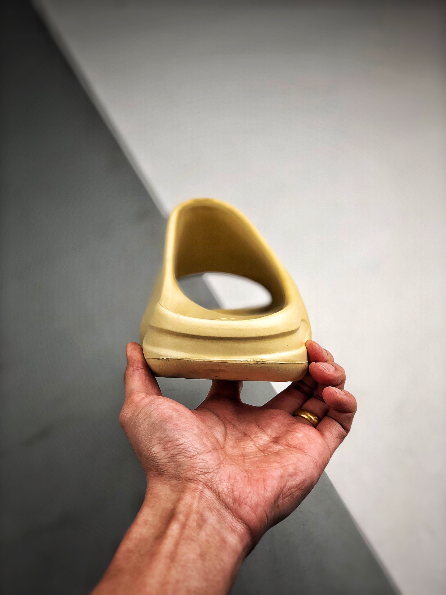 130 Kanye West x Yeezy Slide“Resin” 椰子拖鞋 侃爷再度联乘