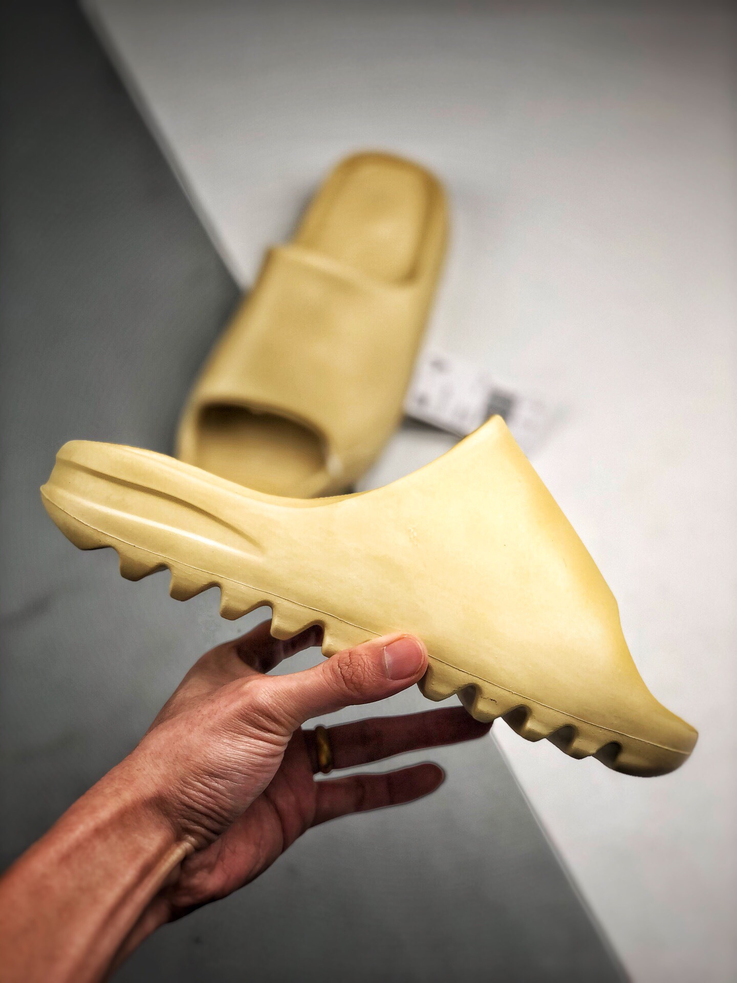 130 Kanye West x Yeezy Slide“Resin” 椰子拖鞋 侃爷再度联乘