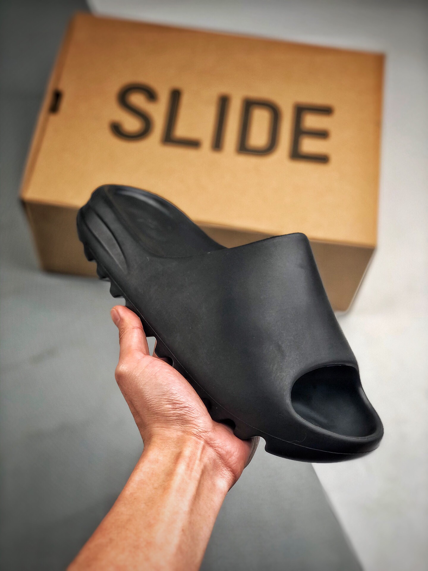 120 Kanye West x Yeezy Slide“Resin” 椰子拖鞋 侃爷再度联乘