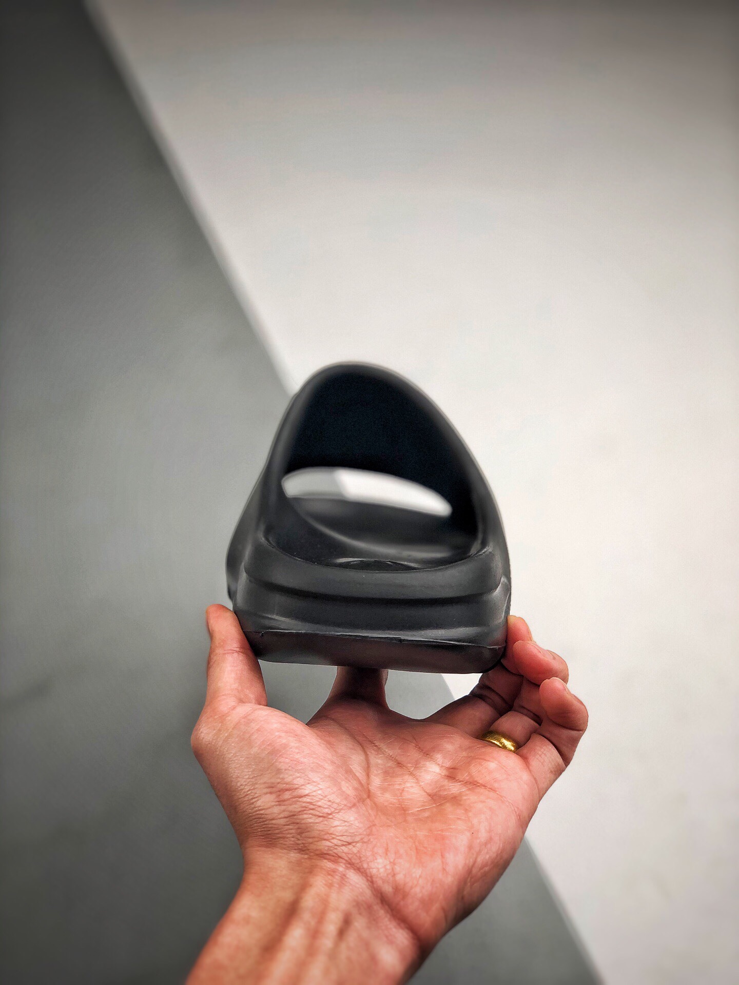 120 Kanye West x Yeezy Slide“Resin” 椰子拖鞋 侃爷再度联乘