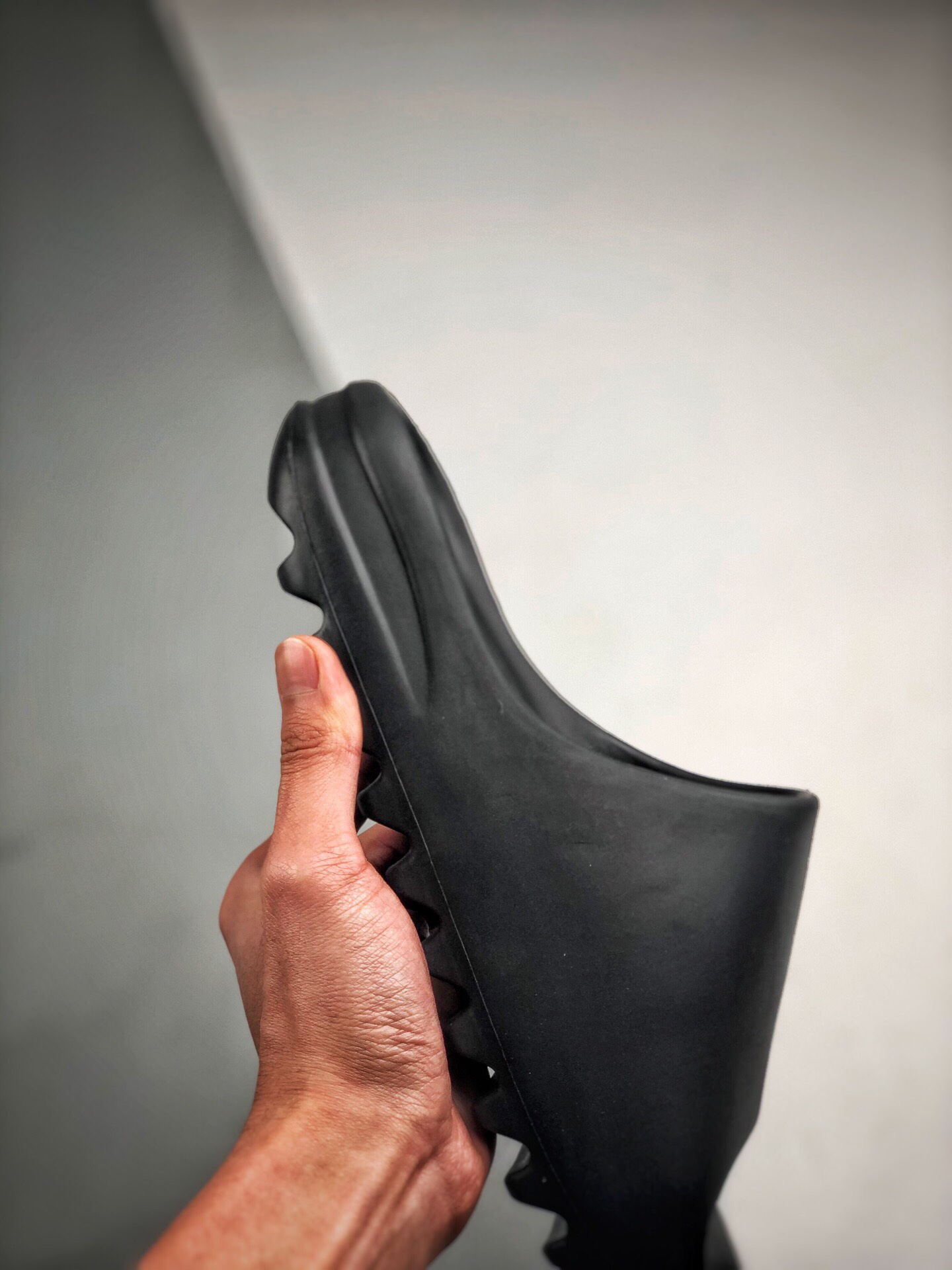 120 Kanye West x Yeezy Slide“Resin” 椰子拖鞋 侃爷再度联乘