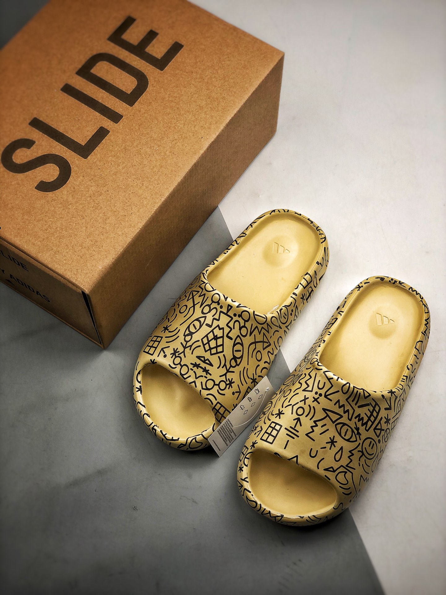 130 Kanye West x Yeezy Slide“Resin” 椰子拖鞋 侃爷再度联乘