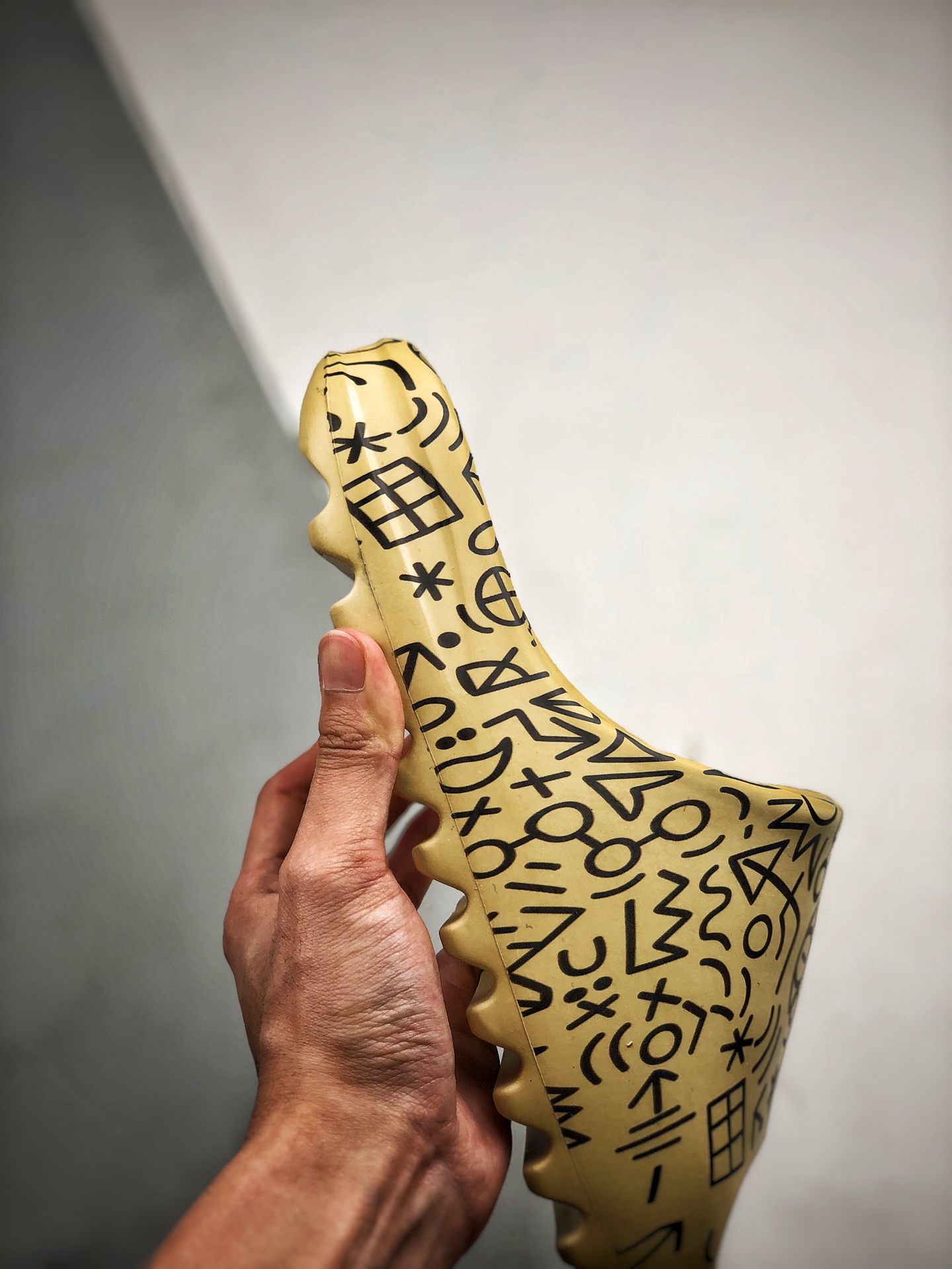 130 Kanye West x Yeezy Slide“Resin” 椰子拖鞋 侃爷再度联乘