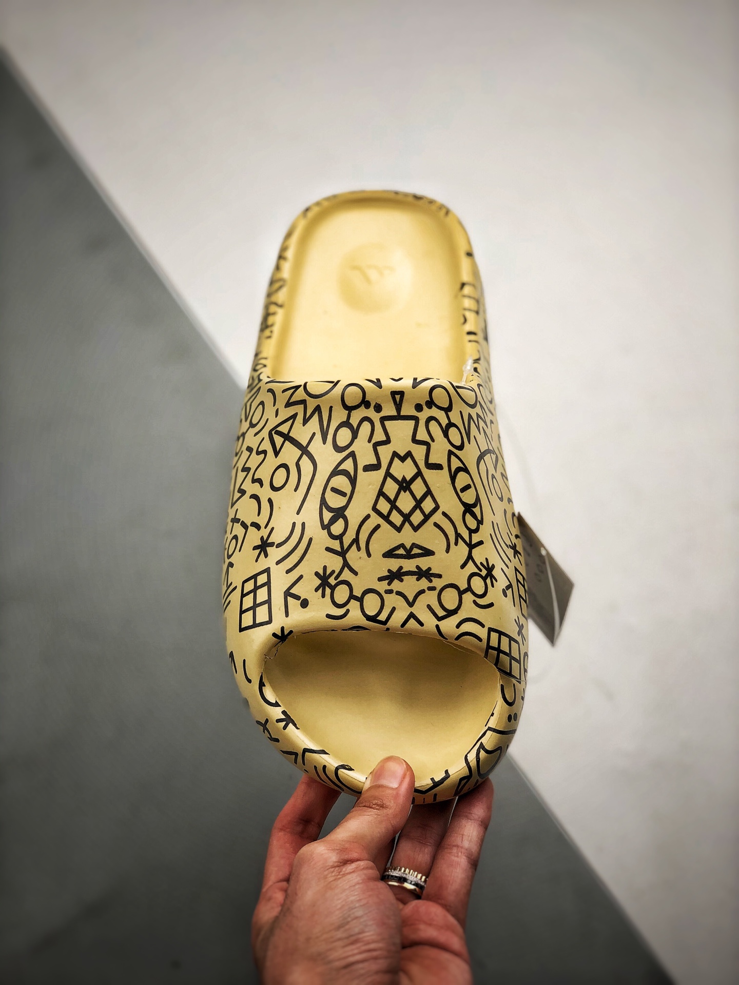 130 Kanye West x Yeezy Slide“Resin” 椰子拖鞋 侃爷再度联乘