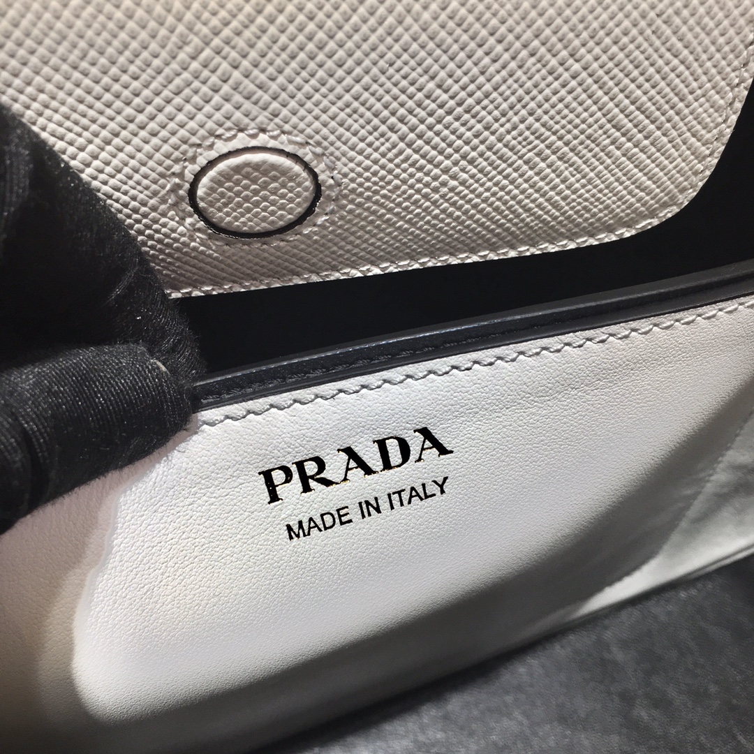 PRADA普拉达进口Saffiano皮革手提包1BA282